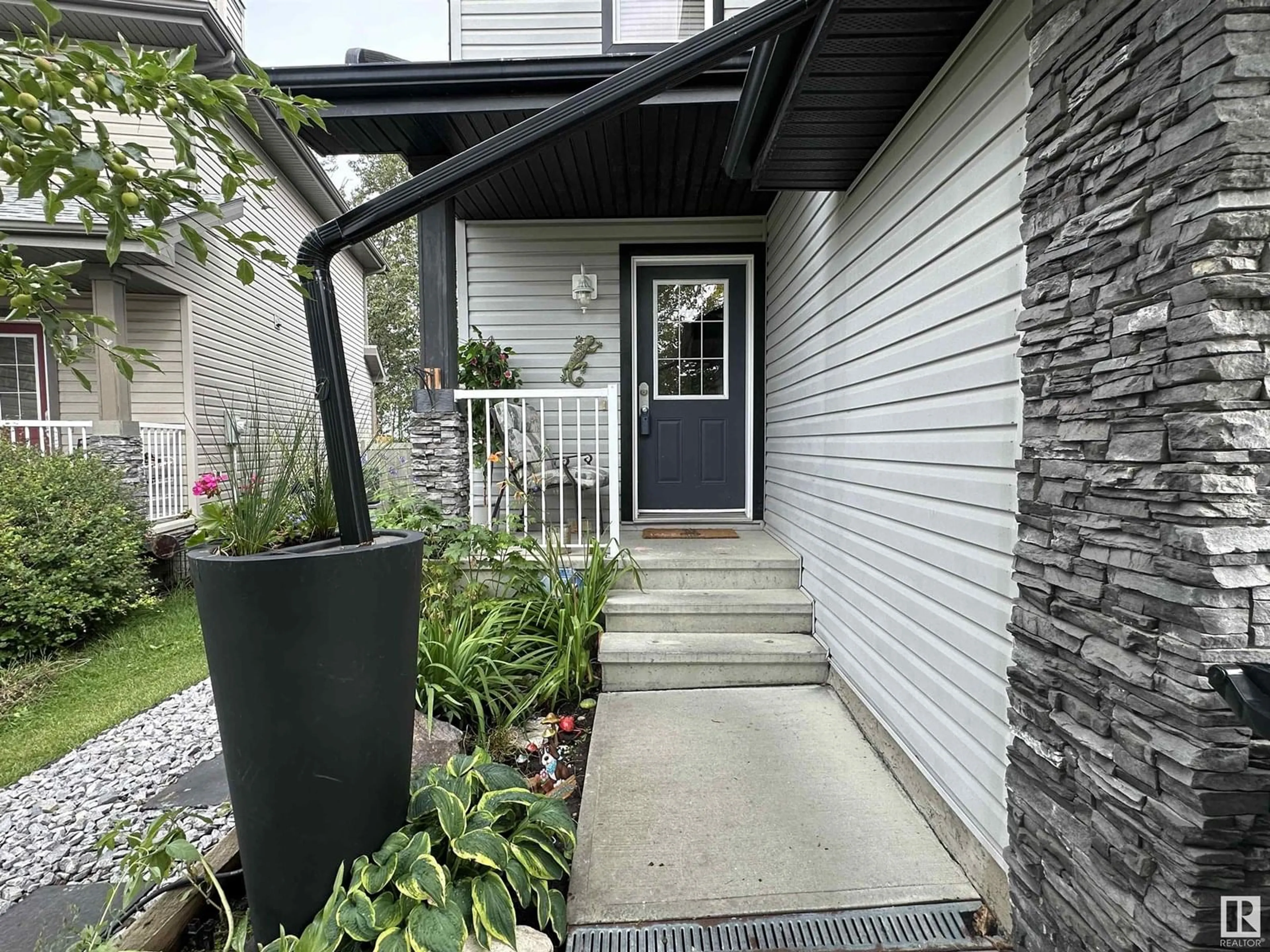 Indoor entryway for 6230 1A AV, Edmonton Alberta T6X0C1