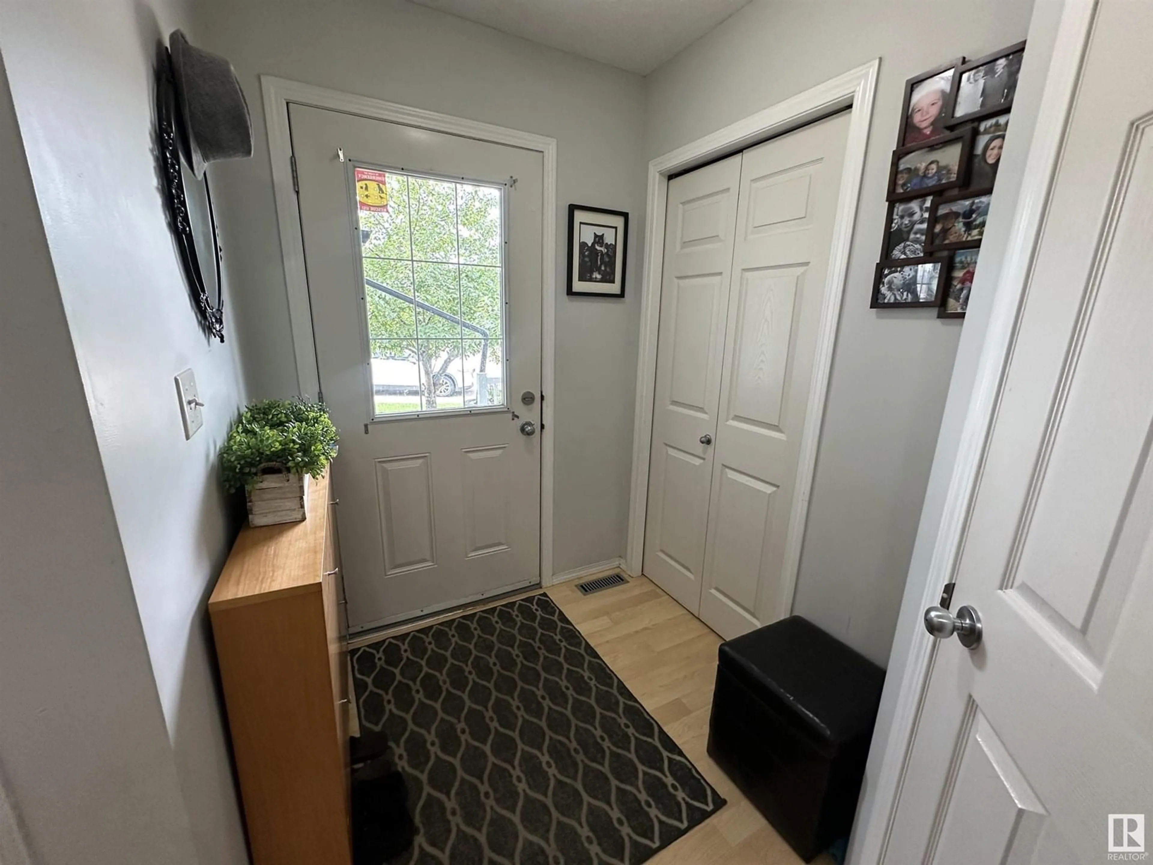Indoor entryway for 6230 1A AV, Edmonton Alberta T6X0C1
