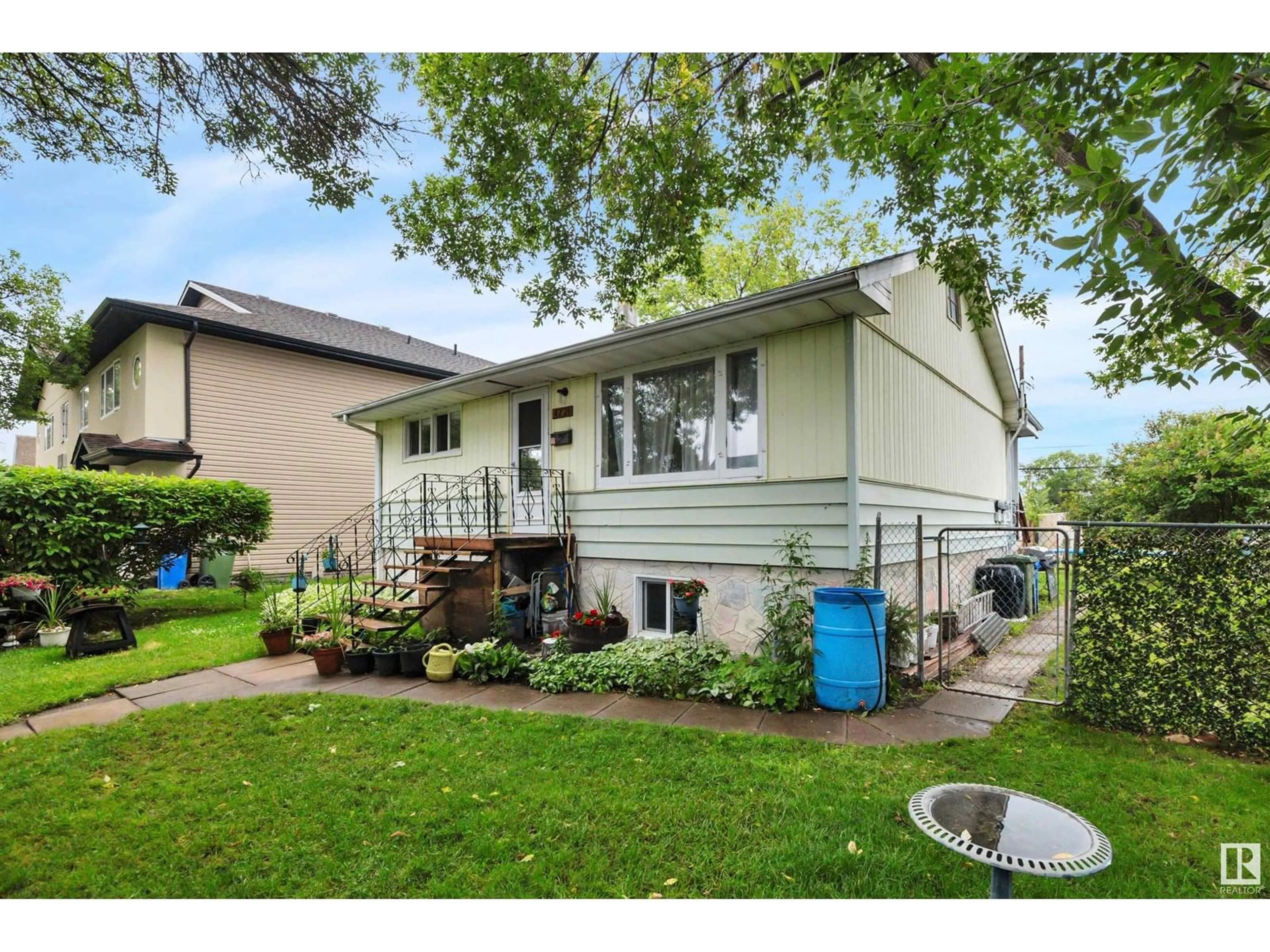 Home with vinyl exterior material, street for 4721 49 AV, Wetaskiwin Alberta T9A0P5