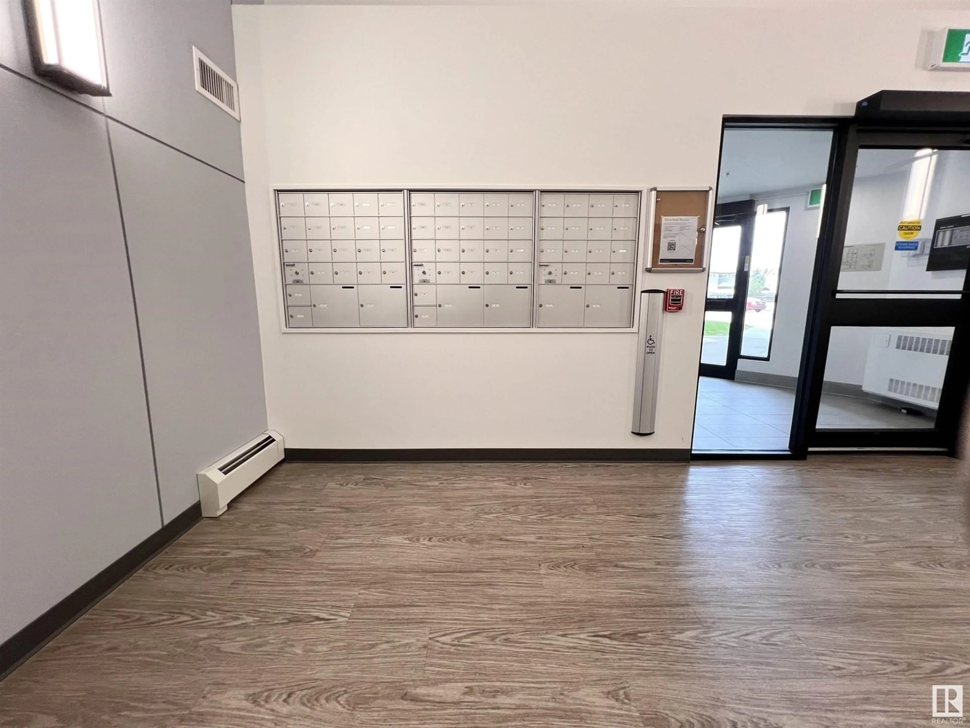 Indoor foyer for #205 - 9504 182 ST, Edmonton Alberta T5T3A7