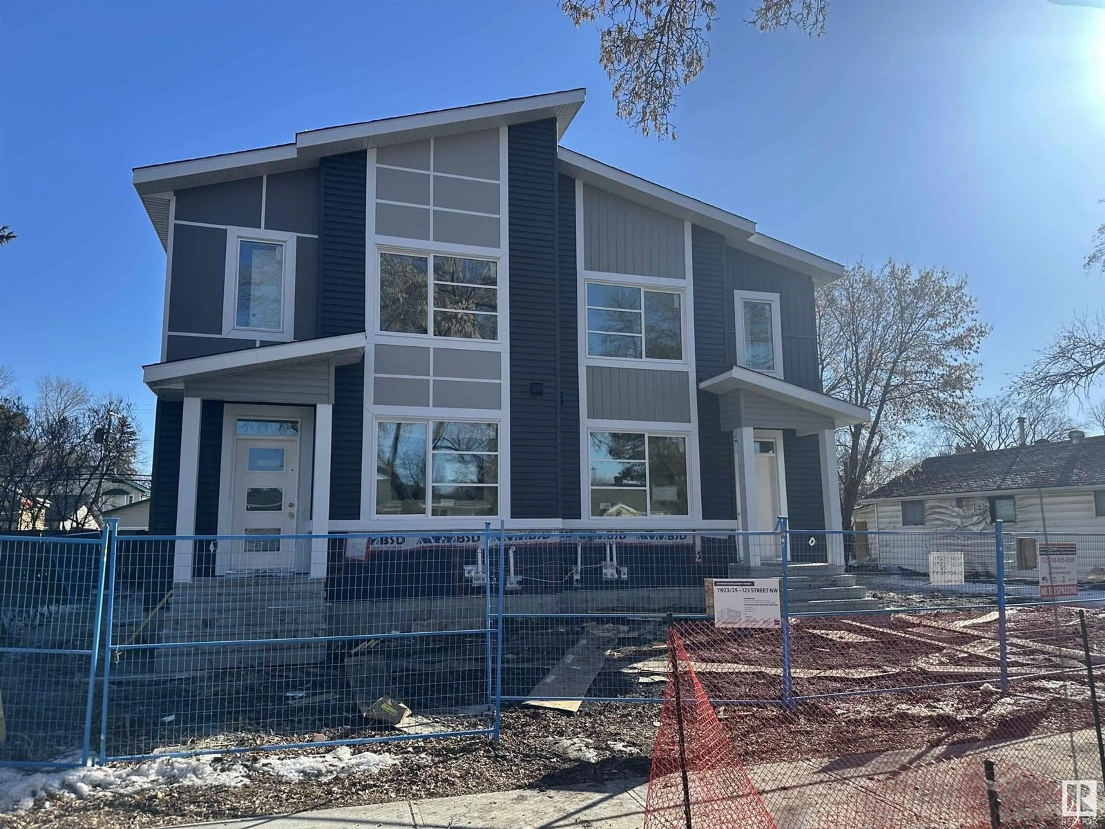 Home with vinyl exterior material, building for NW - 11927 123 ST, Edmonton Alberta T5L0G9