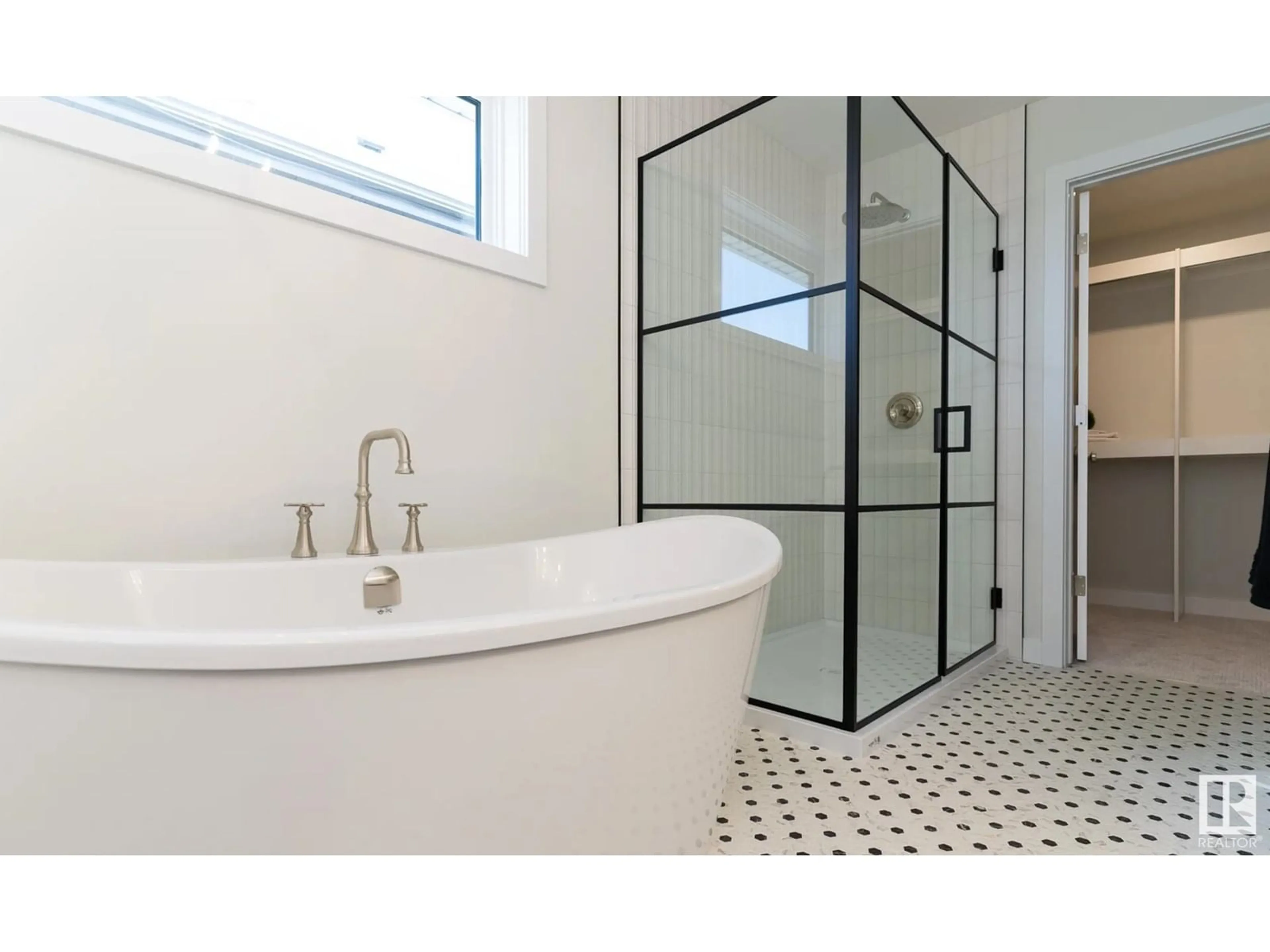Contemporary bathroom, ceramic/tile floor for 1524 11 AV, Edmonton Alberta T6T2W4