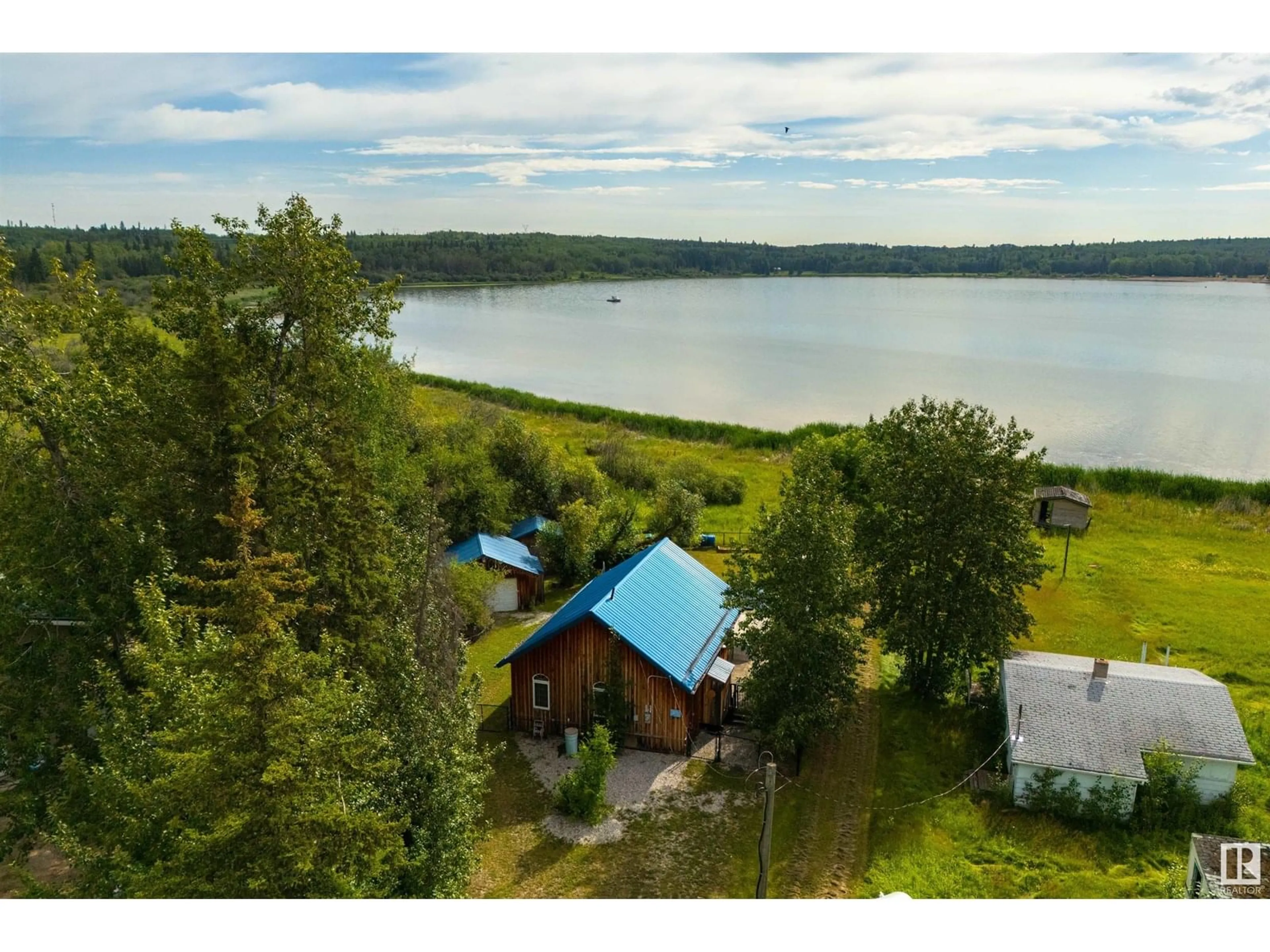 A pic from outside/outdoor area/front of a property/back of a property/a pic from drone, water/lake/river/ocean view for 113 BAYVIEW DR, Rural Parkland County Alberta T0E2K0