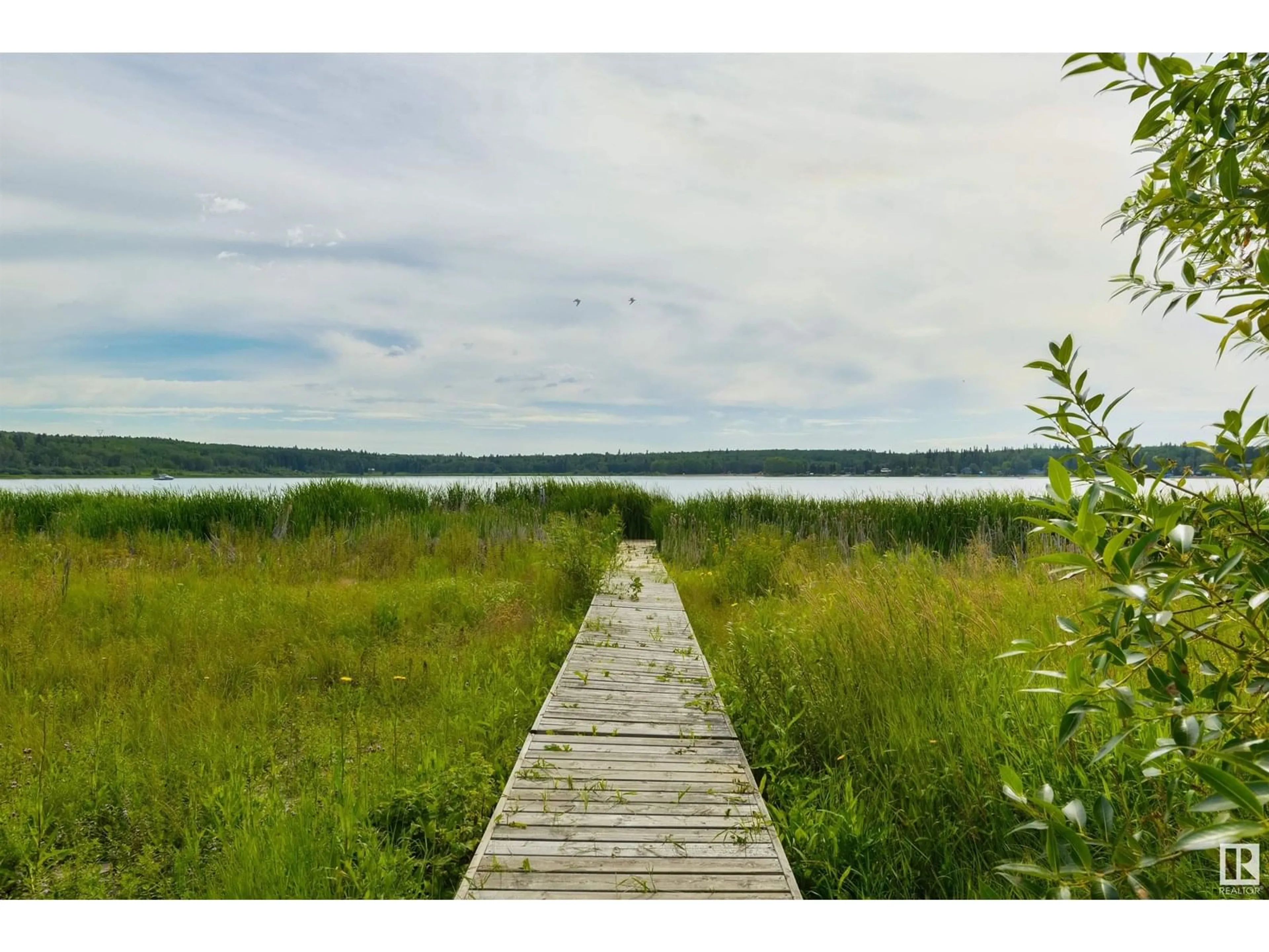 Blurry image for 113 BAYVIEW DR, Rural Parkland County Alberta T0E2K0