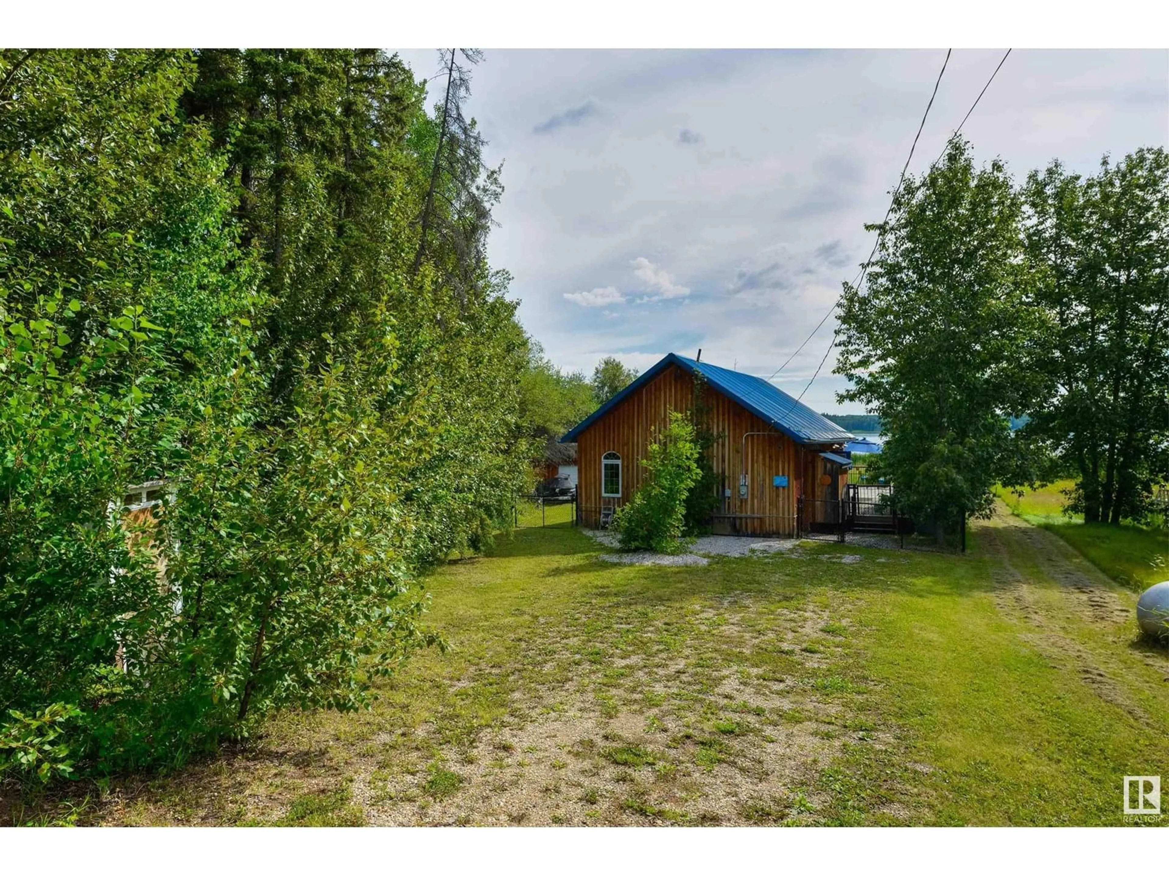 A pic from outside/outdoor area/front of a property/back of a property/a pic from drone, unknown for 113 BAYVIEW DR, Rural Parkland County Alberta T0E2K0