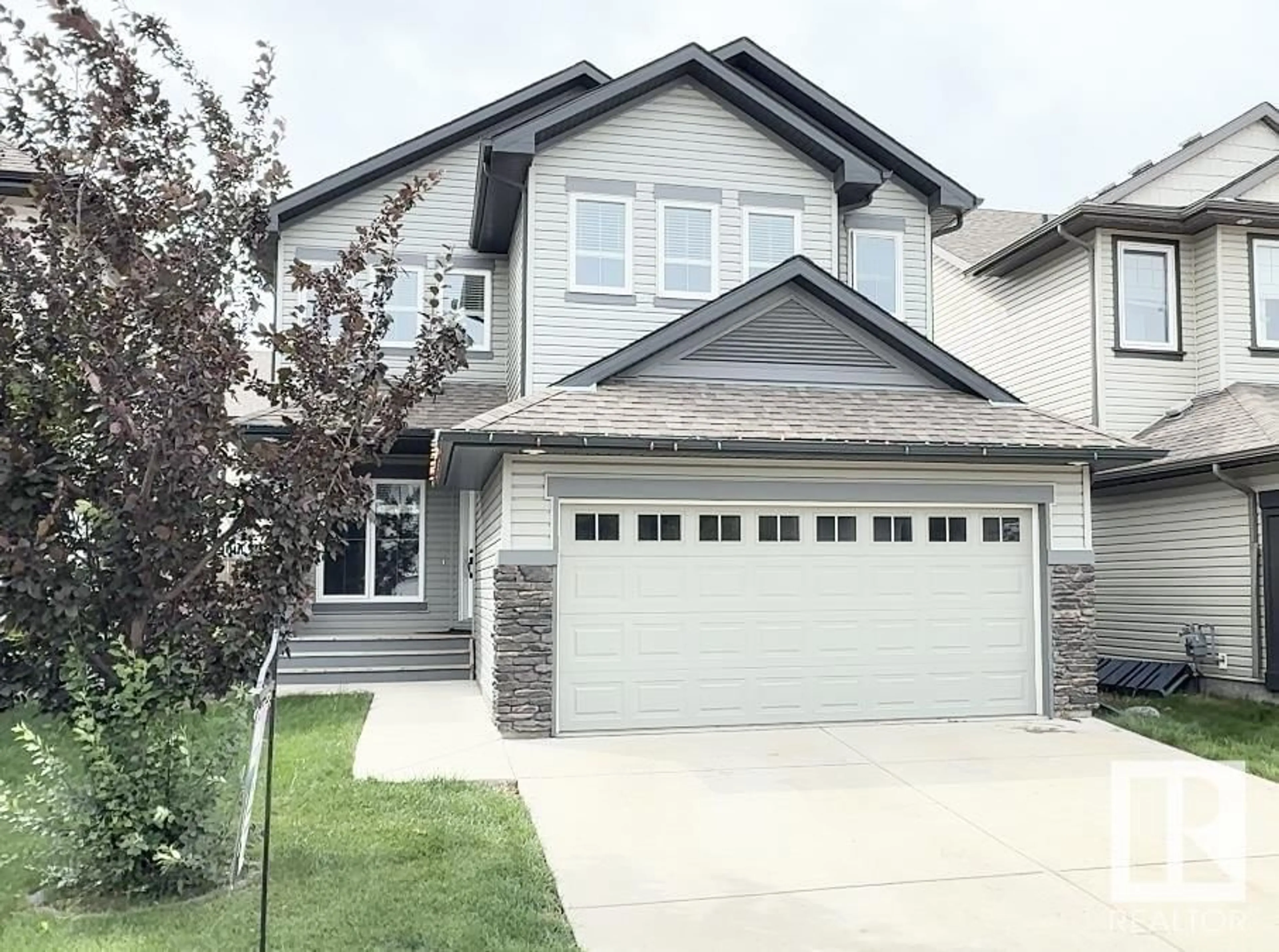 Home with vinyl exterior material, street for 120 SANDALWOOD CR, Sherwood Park Alberta T8H0S4