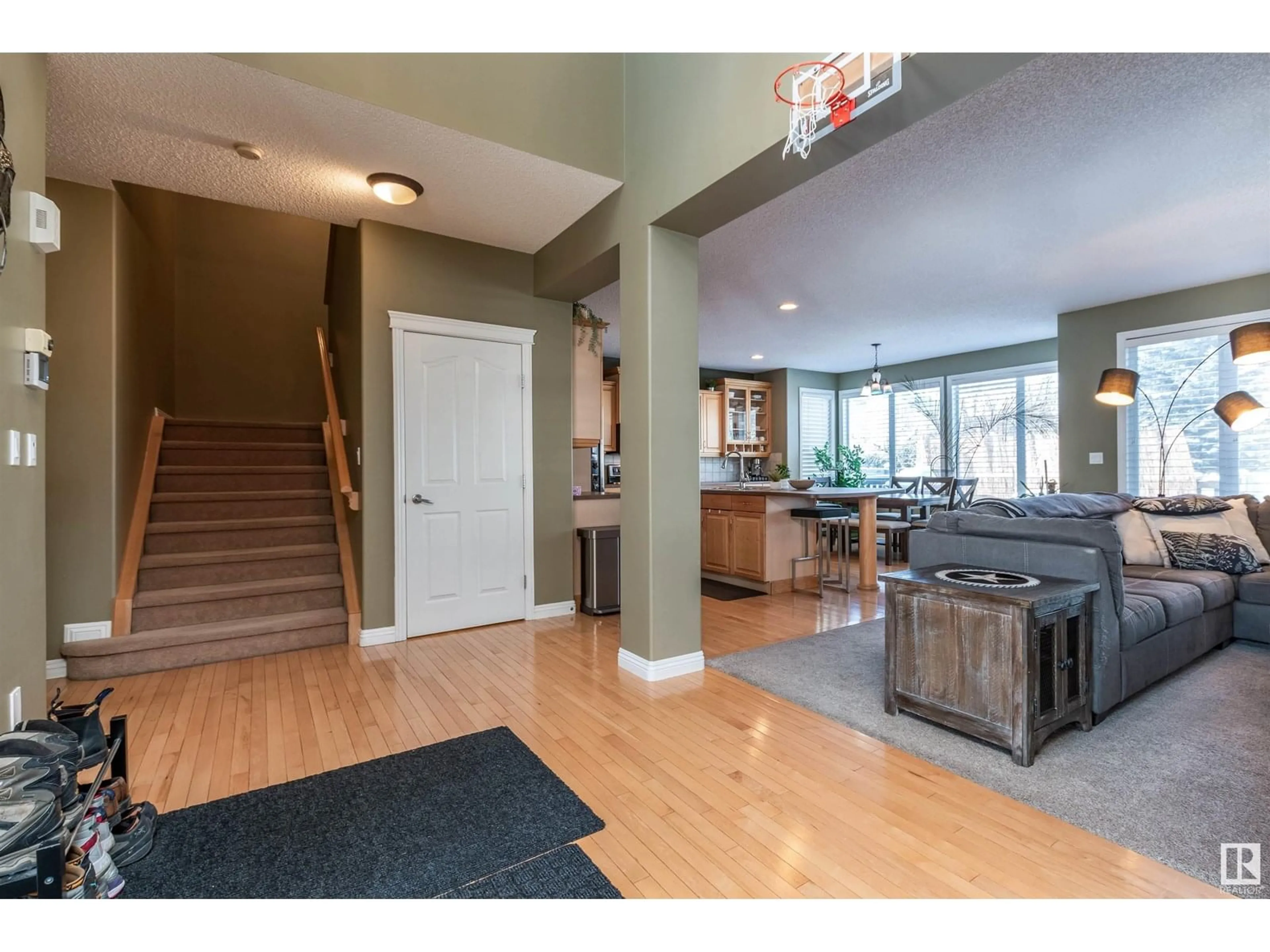 Indoor entryway for 446 SPARLING CO, Edmonton Alberta T6X1G9