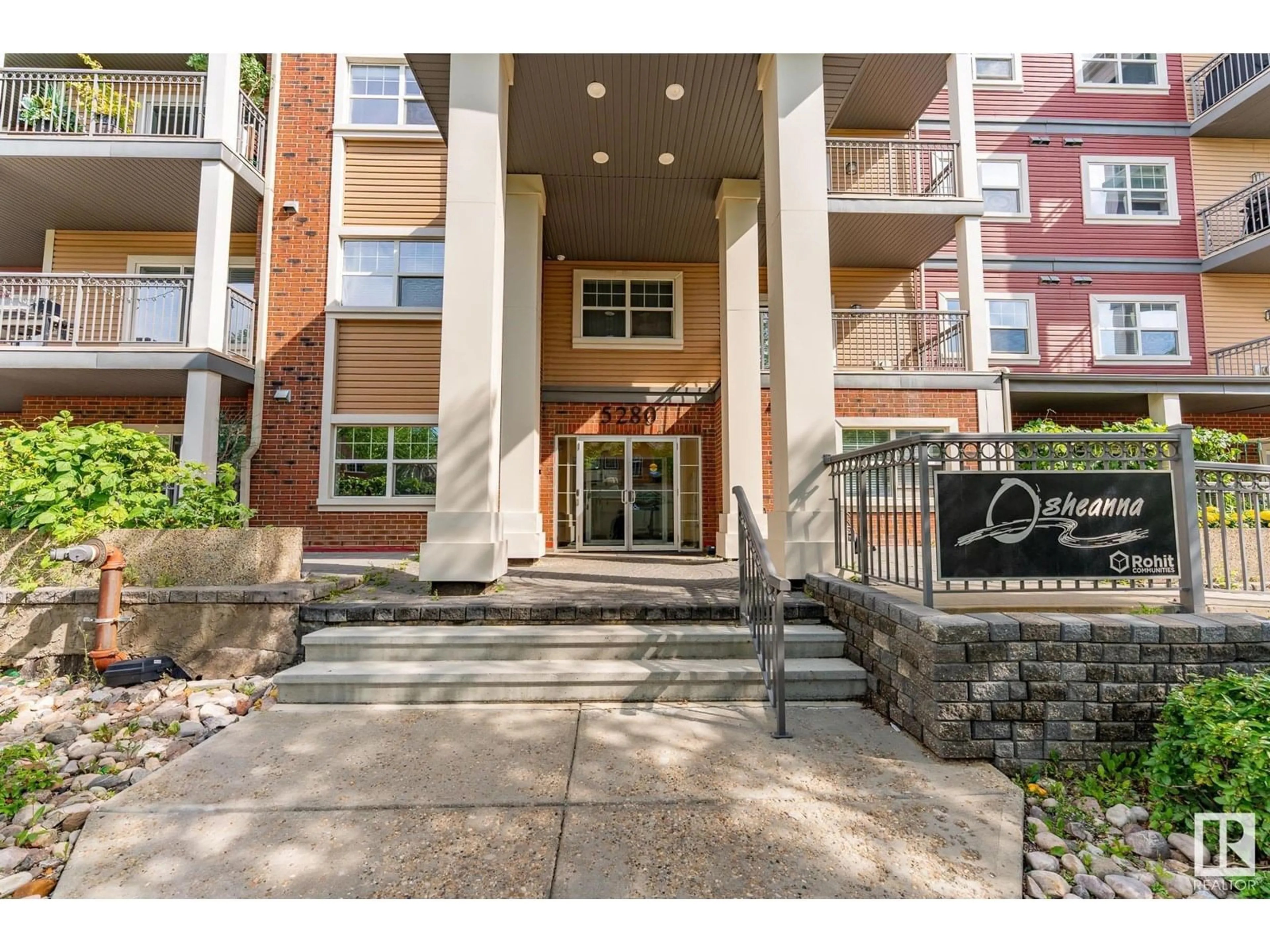 Indoor foyer for 111 5280 TERWILLEGAR BV, Edmonton Alberta T6R3T9