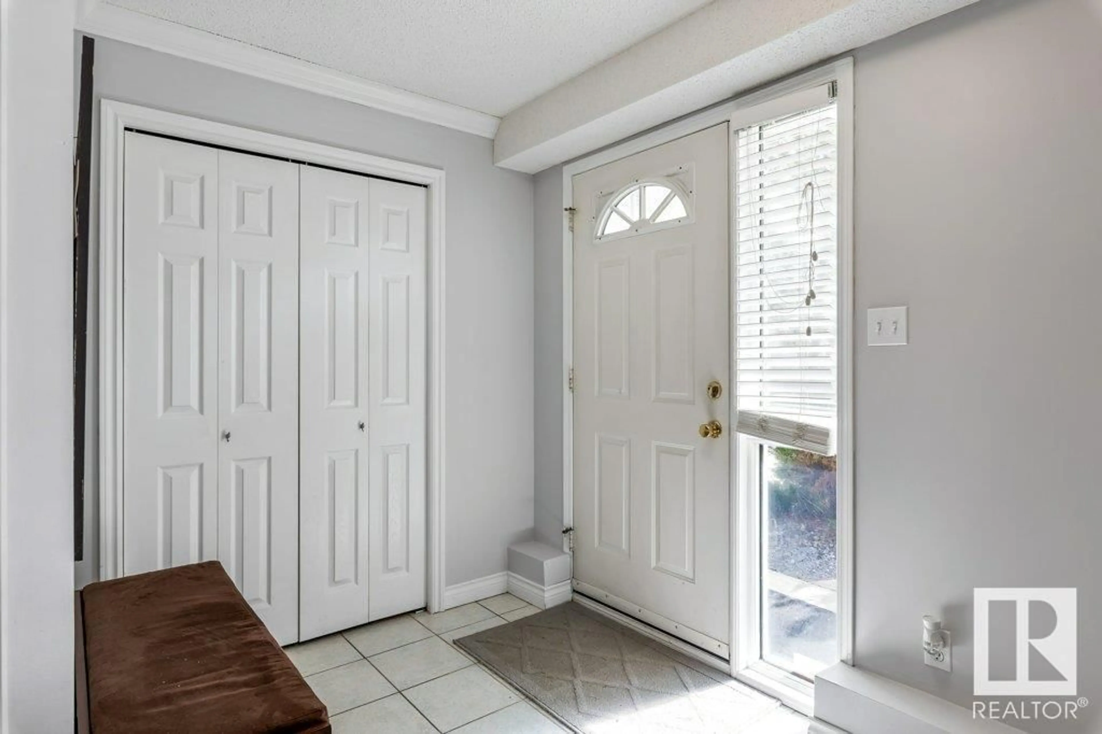 Indoor entryway for #5 - 50 LIBERTON DR, St. Albert Alberta T8N6C2