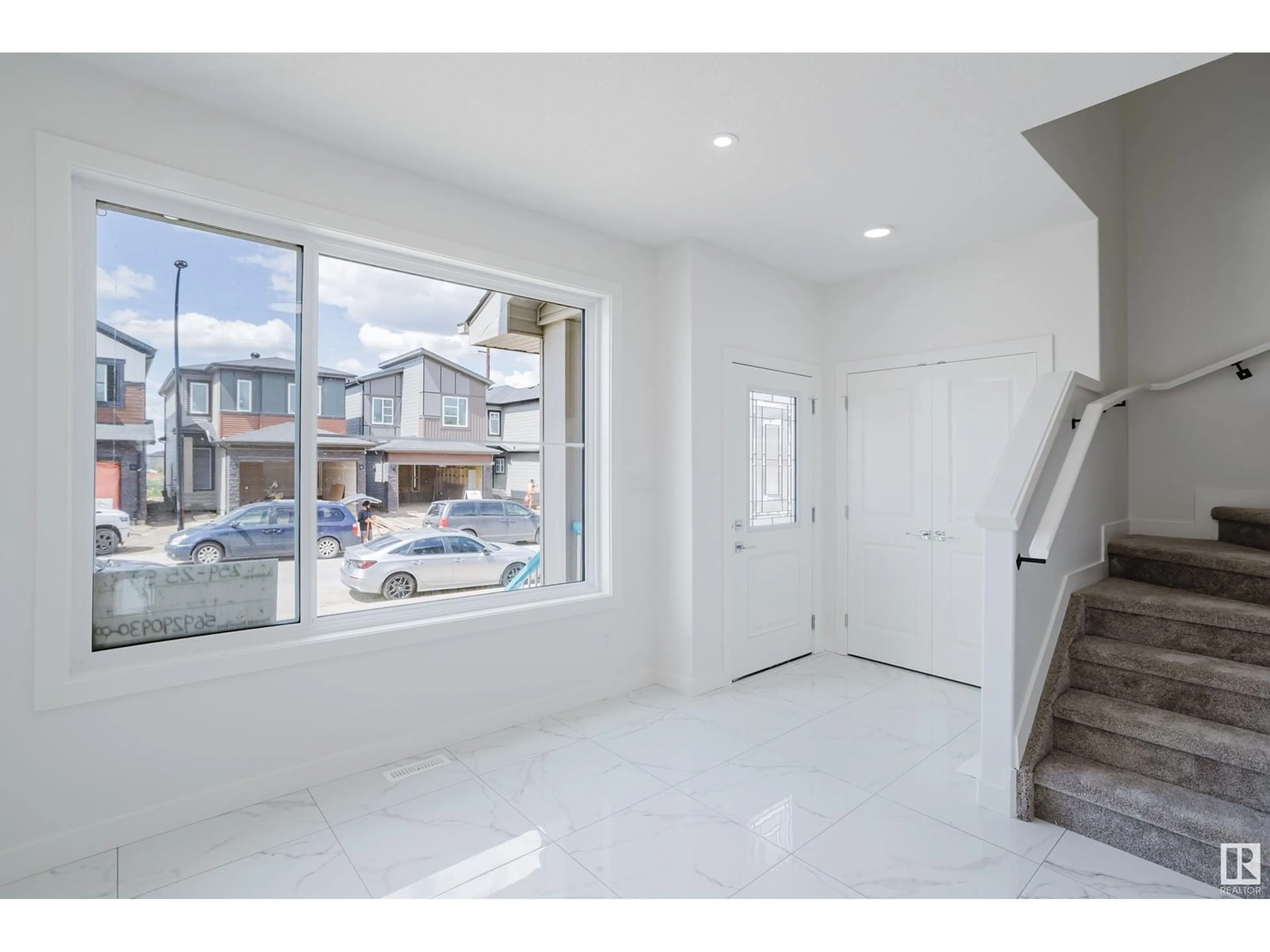 Indoor entryway for 259 25 ST, Edmonton Alberta T6X3K3