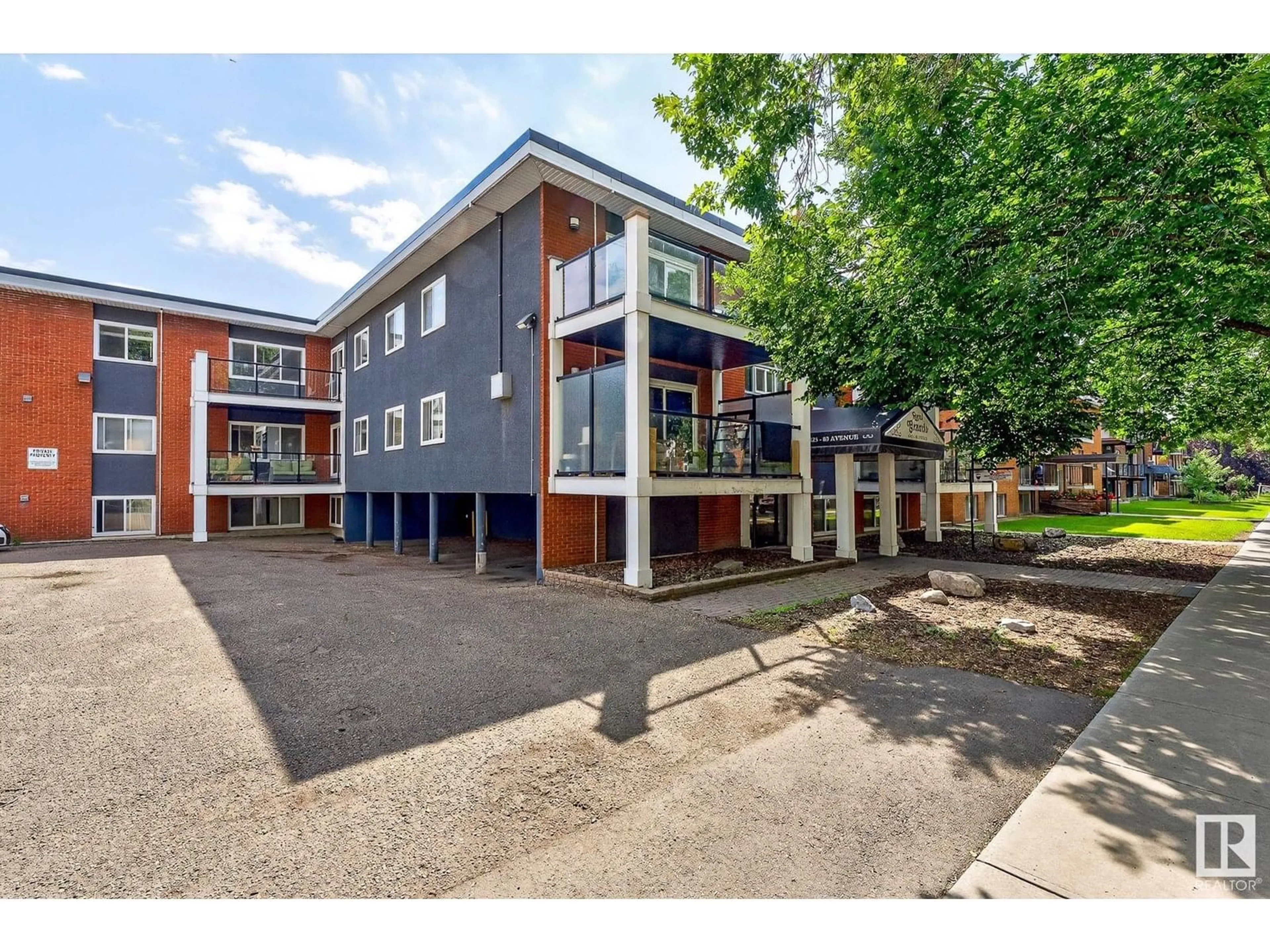 A pic from outside/outdoor area/front of a property/back of a property/a pic from drone, building for #37 - 10525 83 AV, Edmonton Alberta T6E2E1