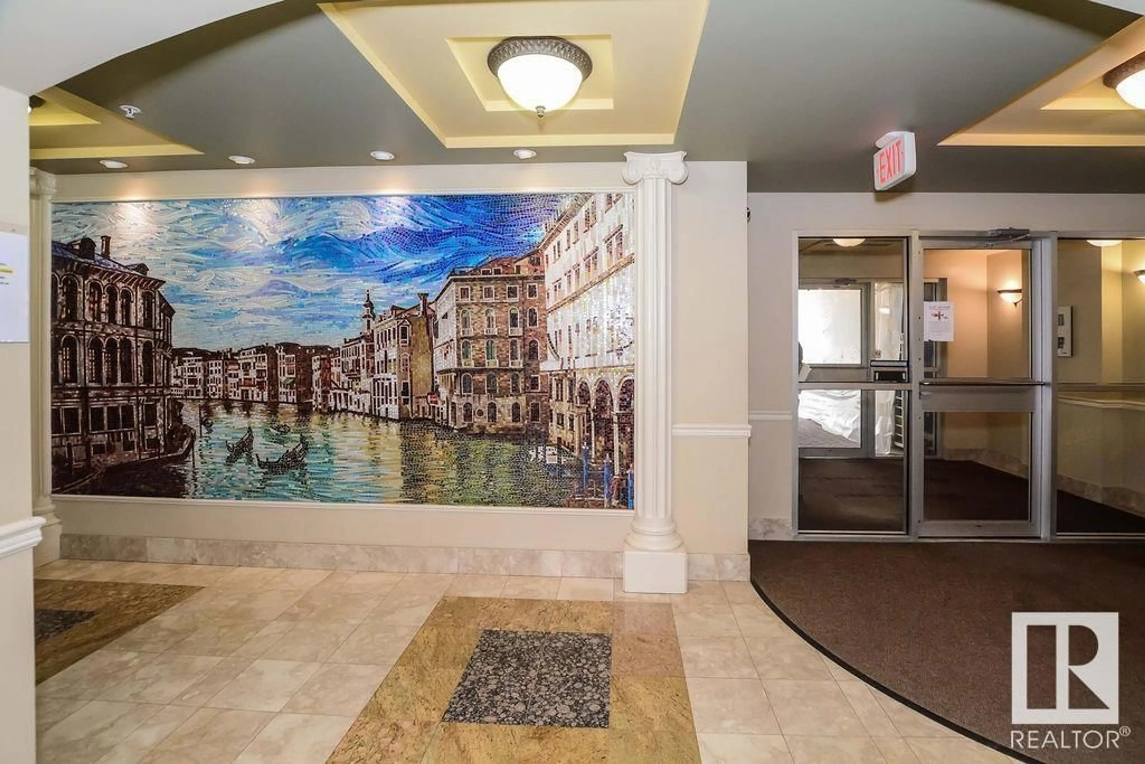 Indoor foyer for 411 - 10333 112 ST NW, Edmonton Alberta T5K0B4