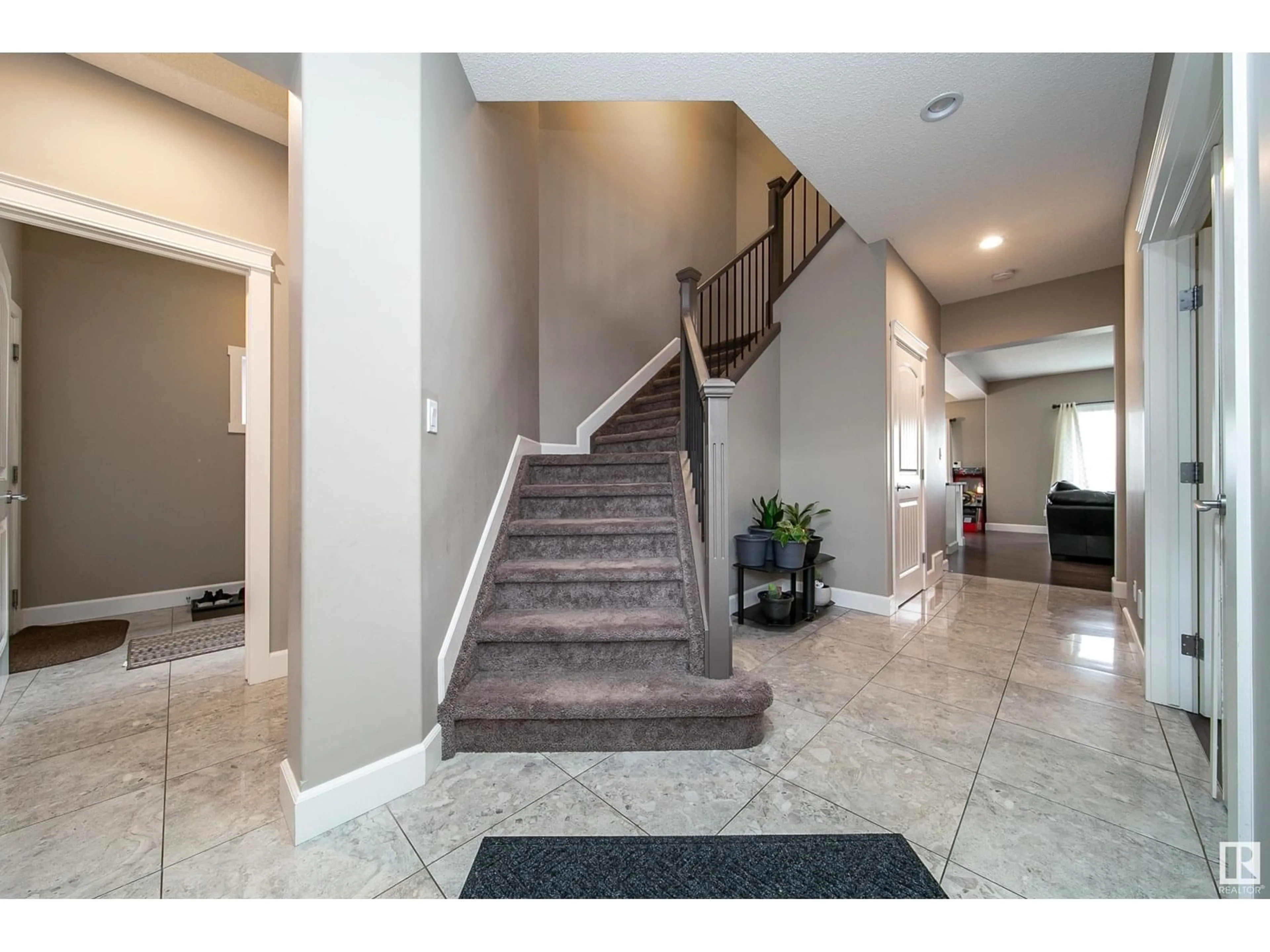 Indoor foyer for SW - 3203 WINSPEAR CR, Edmonton Alberta T6X1S7