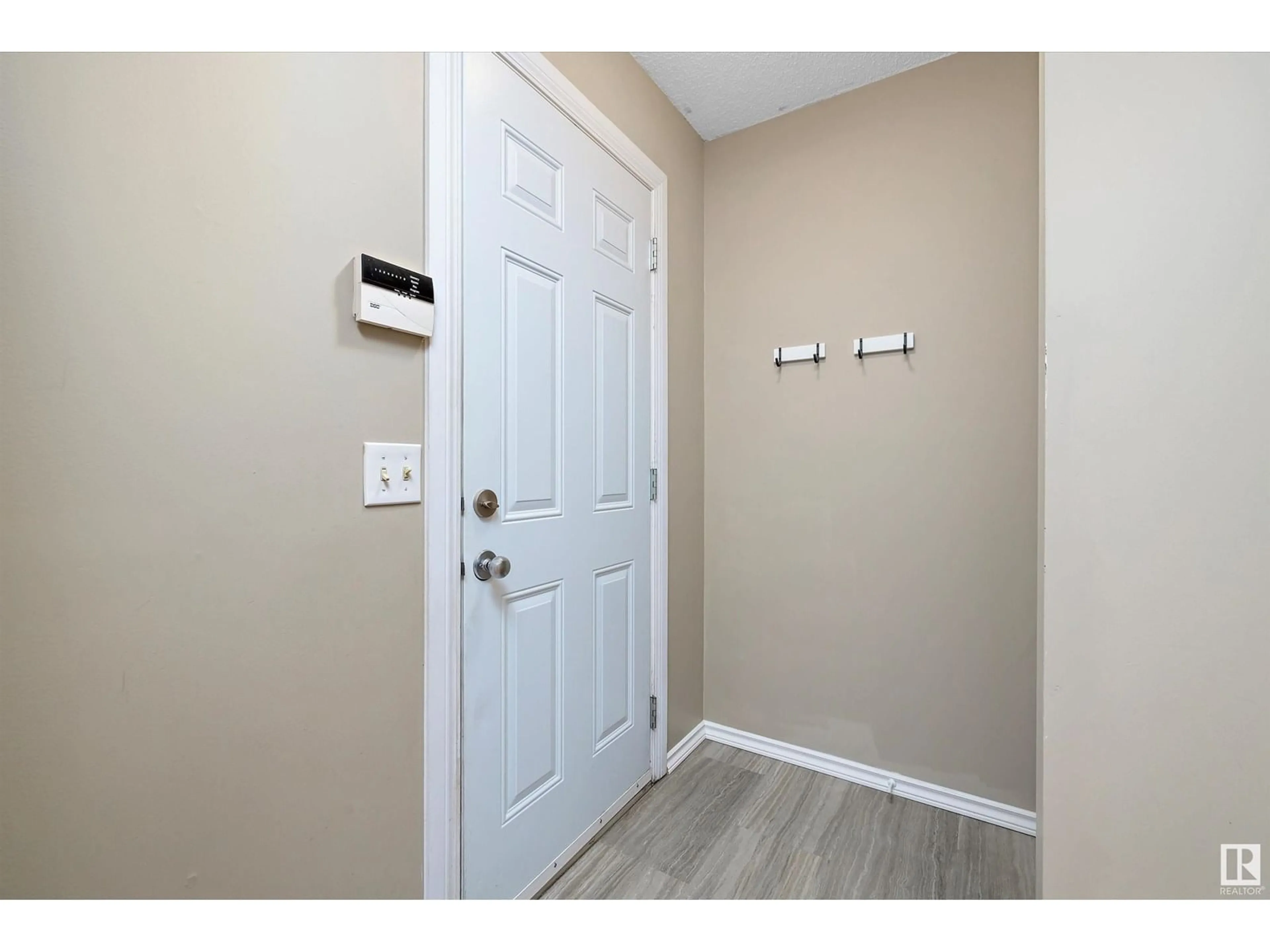 Indoor entryway for 2030 - 28 BRENTWOOD BV, Sherwood Park Alberta T8A0C9