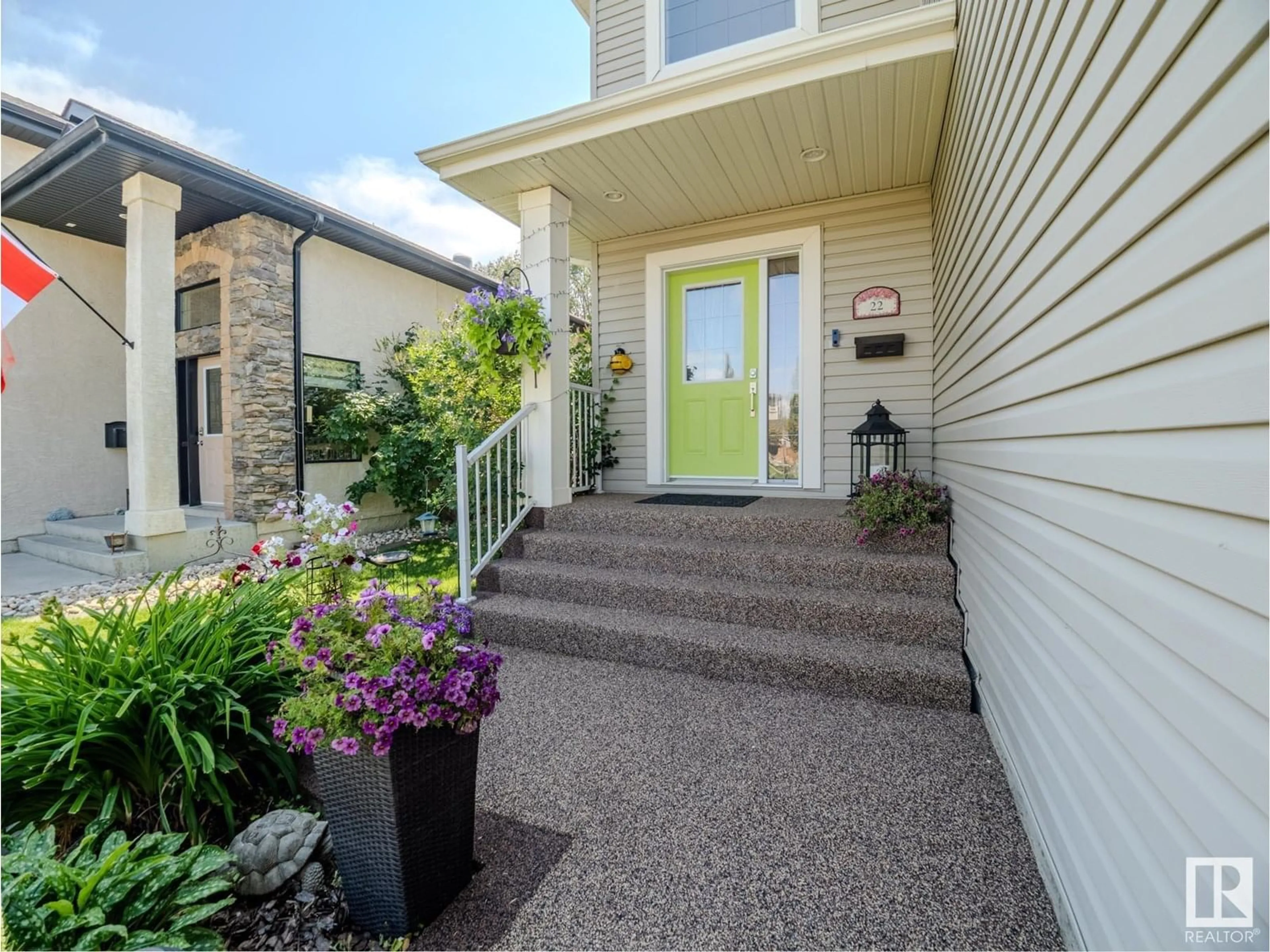 Indoor entryway for 22 NORRIS CR, St. Albert Alberta T8N7M4