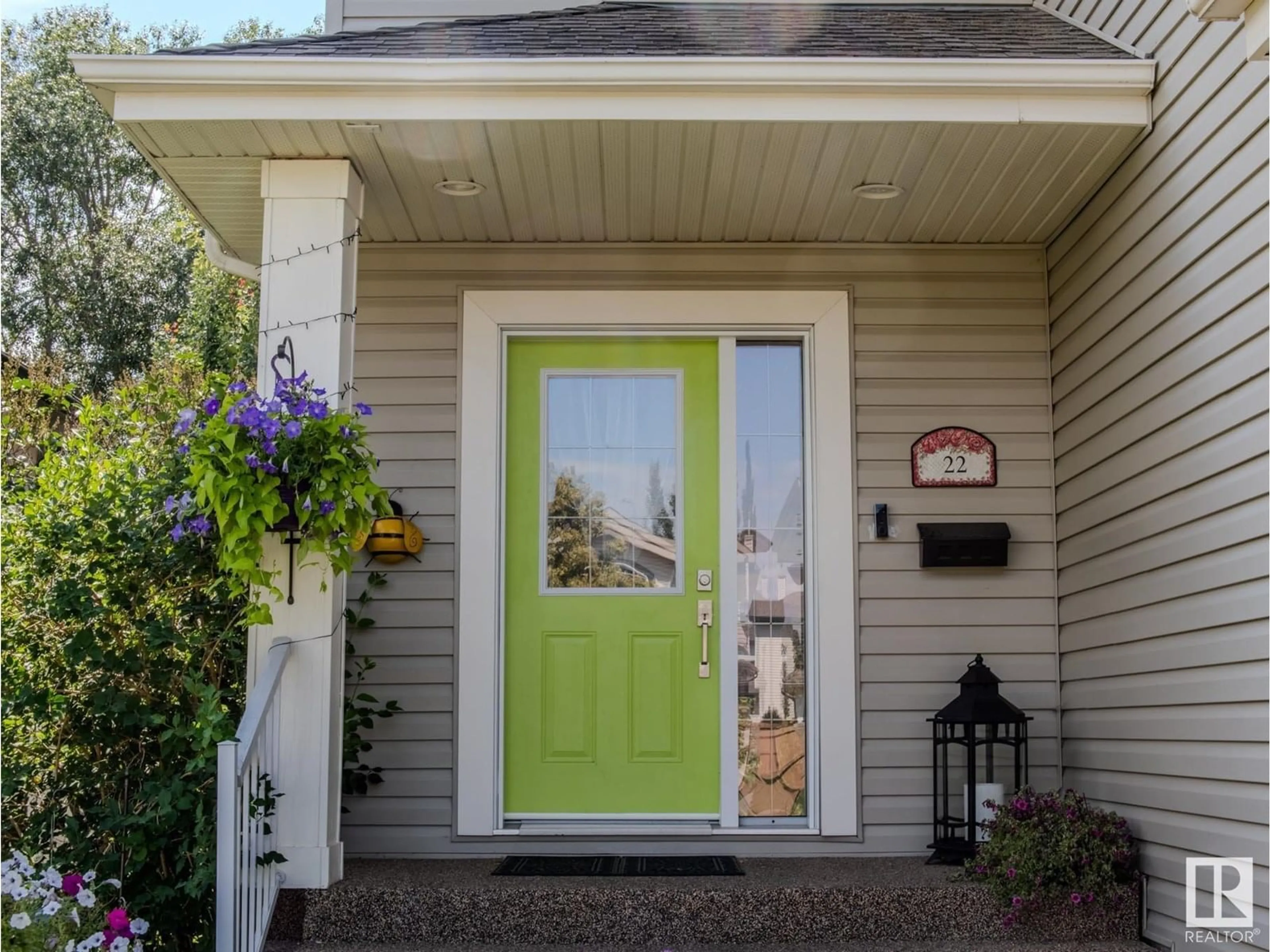 Indoor entryway for 22 NORRIS CR, St. Albert Alberta T8N7M4