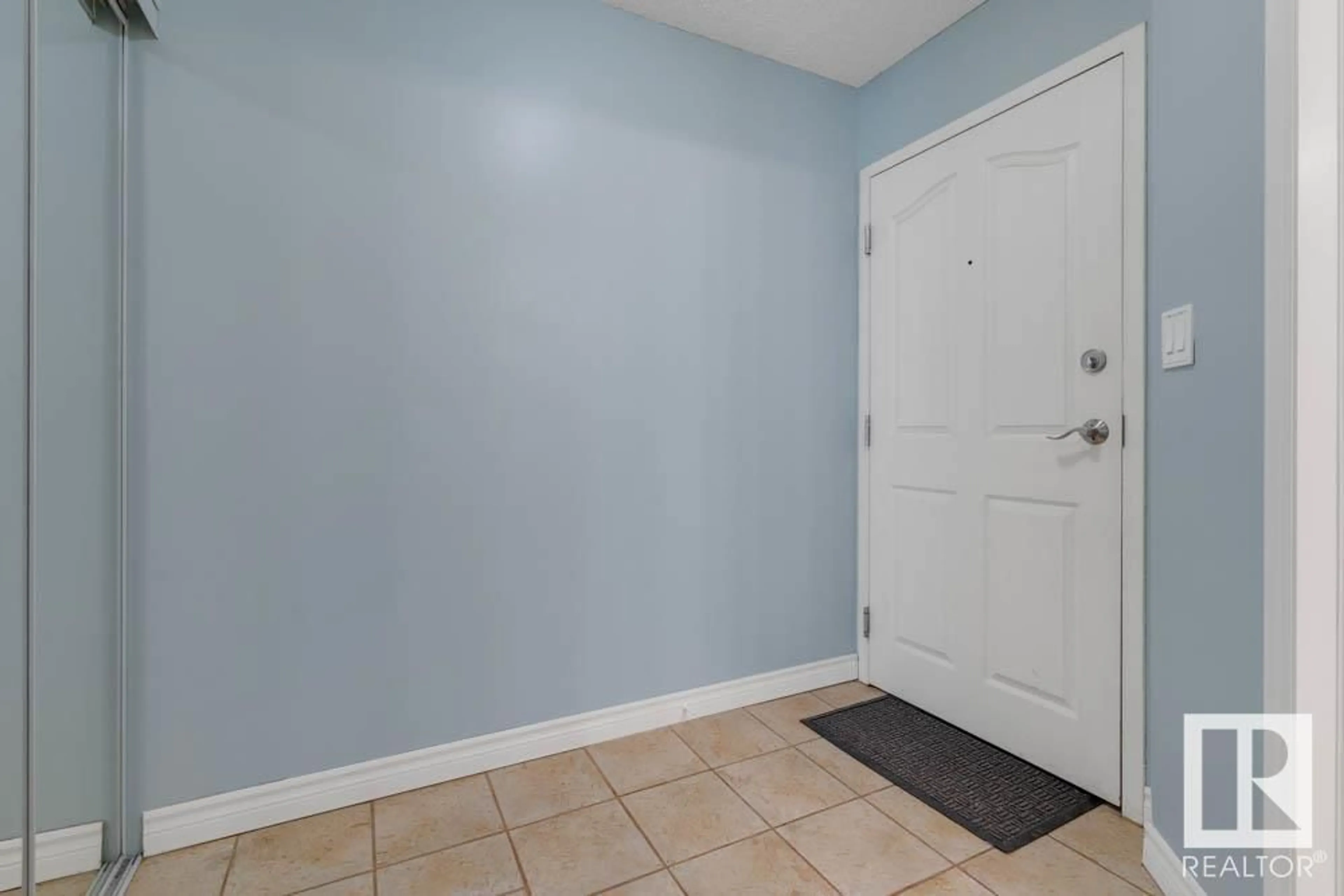 Indoor entryway for #802 - 9707 105 ST, Edmonton Alberta T5K2Y4