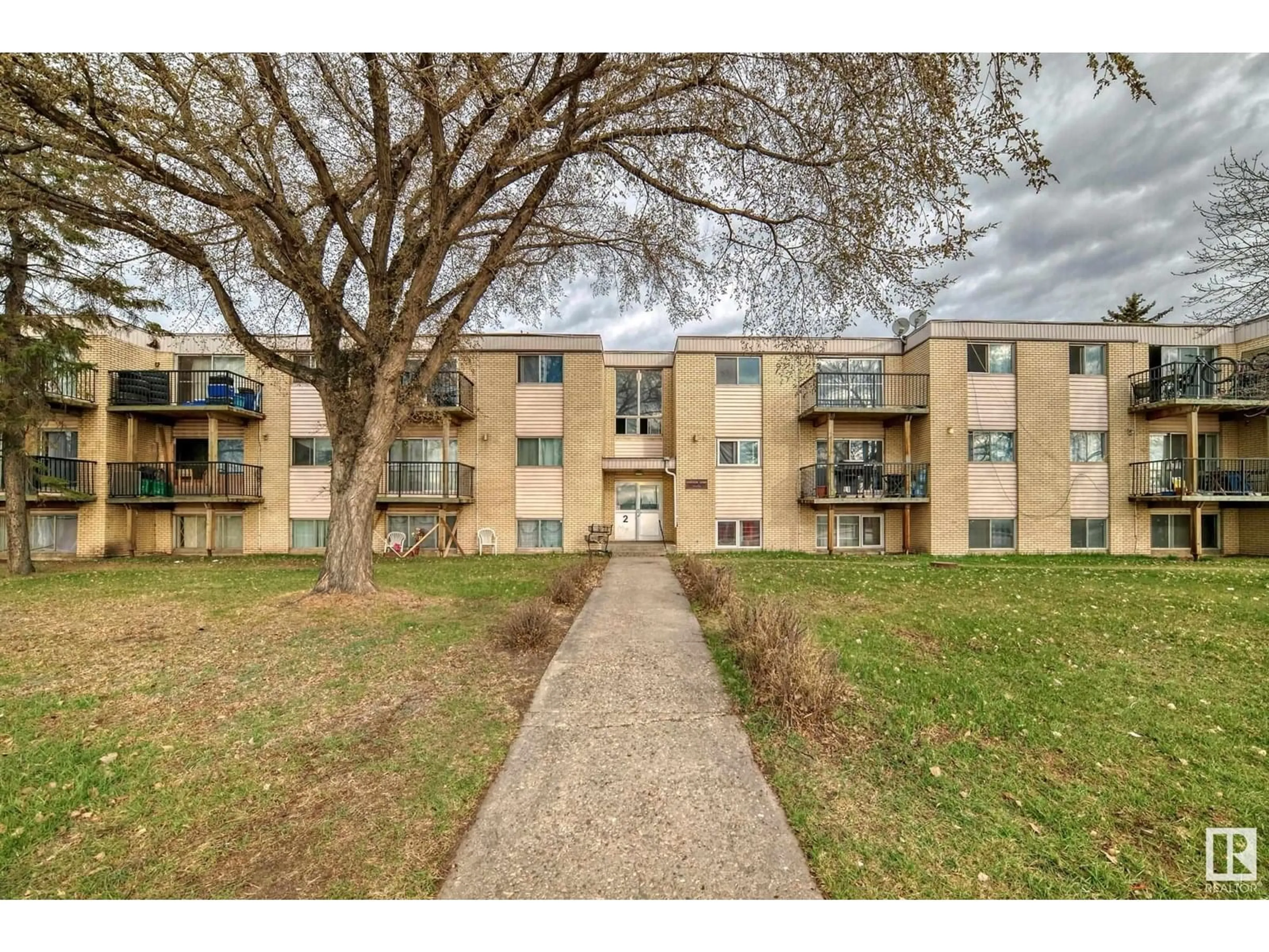 A pic from outside/outdoor area/front of a property/back of a property/a pic from drone, unknown for 36B - 13230 FORT RD, Edmonton Alberta T5A1C2