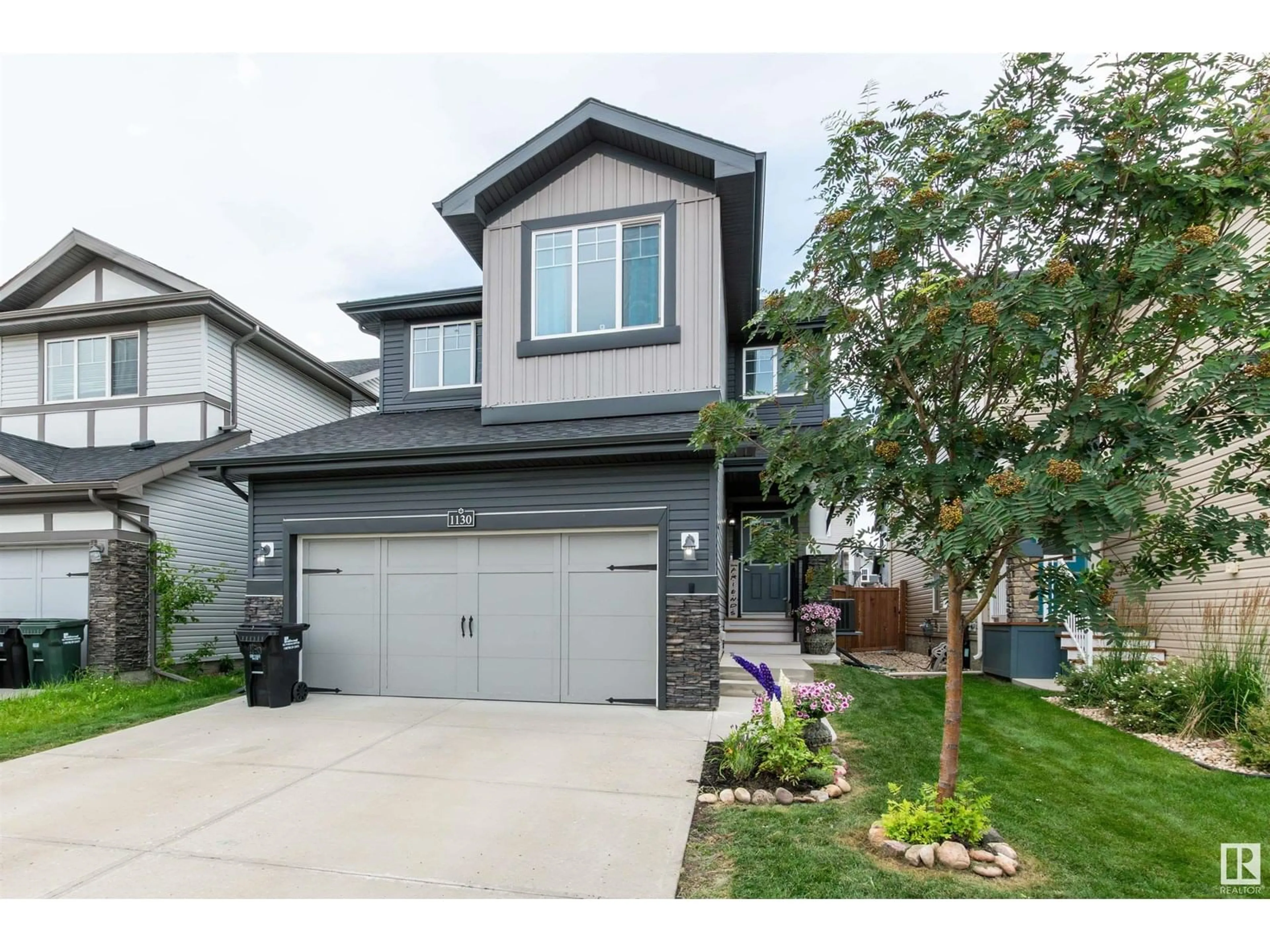 Home with vinyl exterior material, street for 1130 ALLENDALE CR, Sherwood Park Alberta T8H0X6