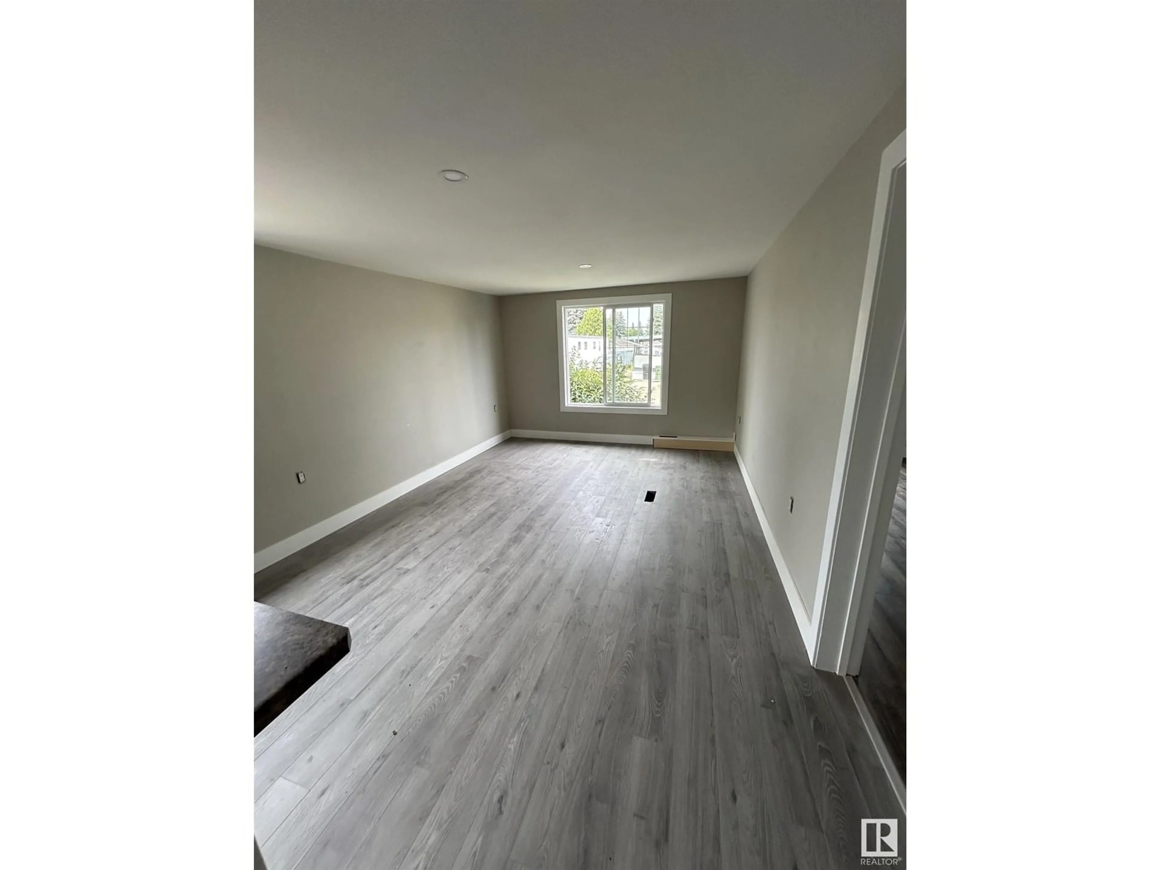 A pic of a room for 306 BROOKE WY, Edmonton Alberta T5S1T5