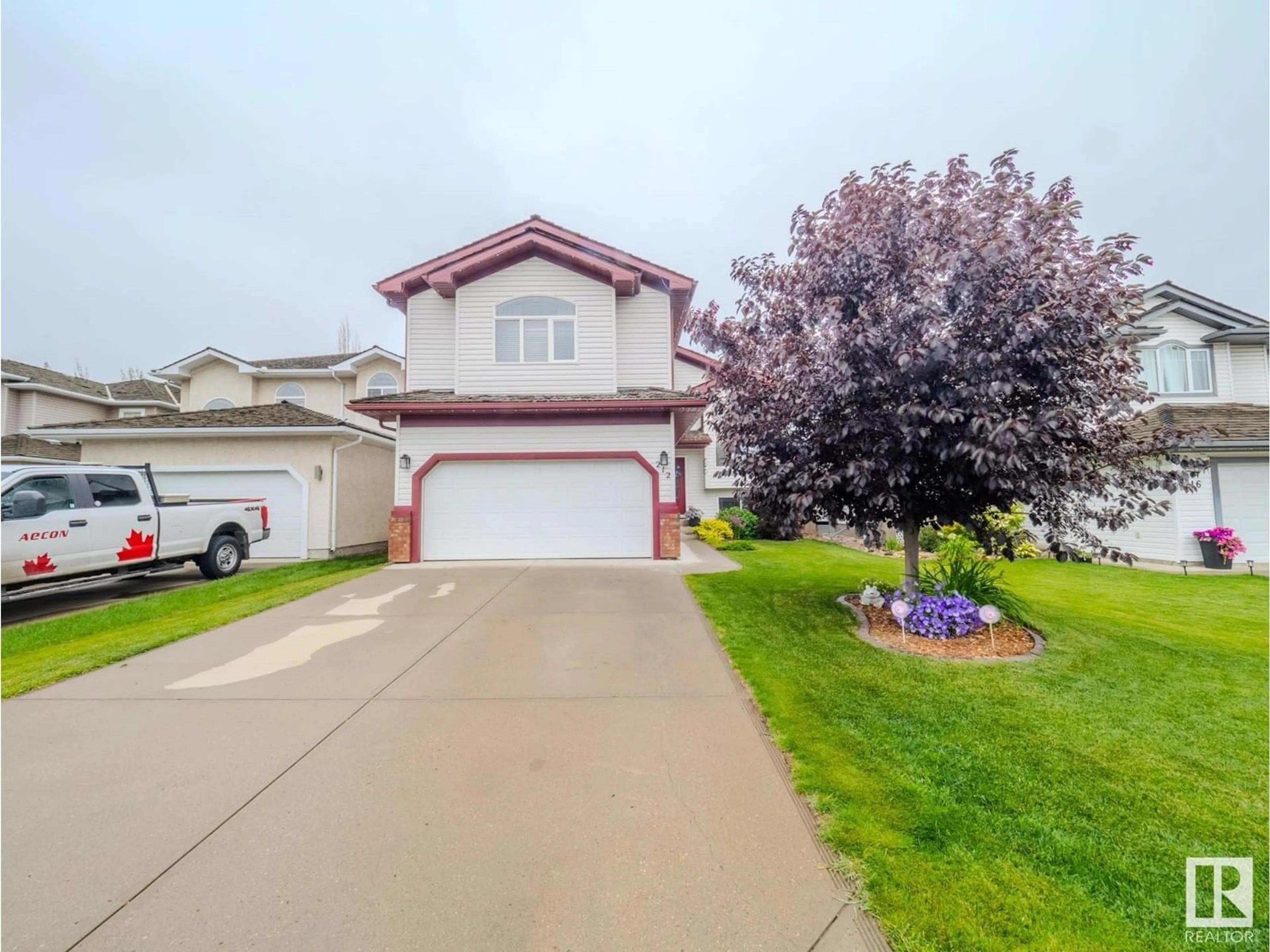 A pic from outside/outdoor area/front of a property/back of a property/a pic from drone, street for 212 NEWCASTLE CR, Sherwood Park Alberta T8A6K9
