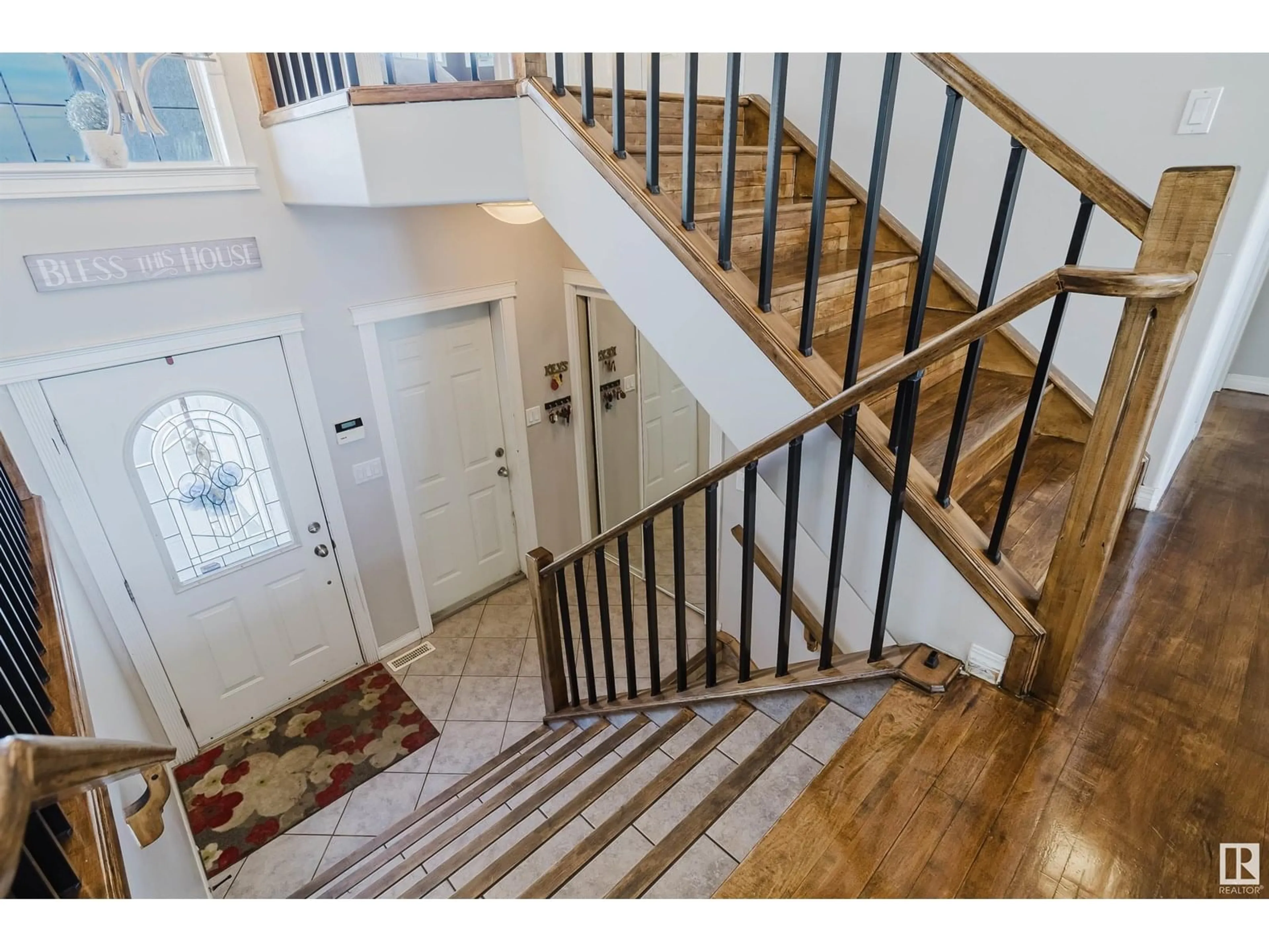 Indoor entryway for 7819 166 AV, Edmonton Alberta T5Z3V8
