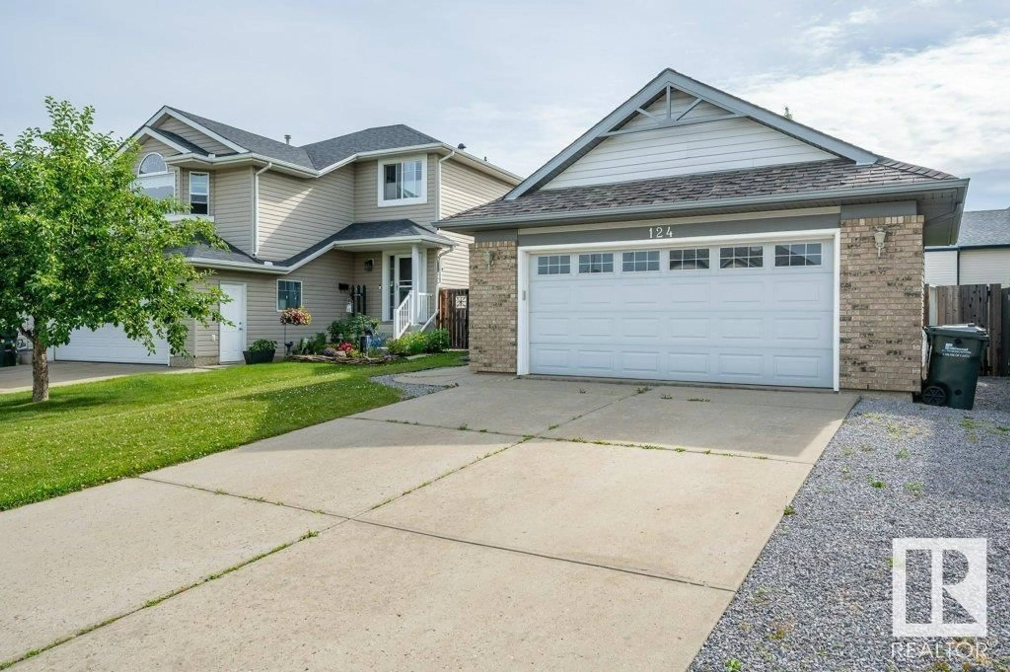 Home with vinyl exterior material, street for 124 CHRISTINA WY, Sherwood Park Alberta T8H2K5