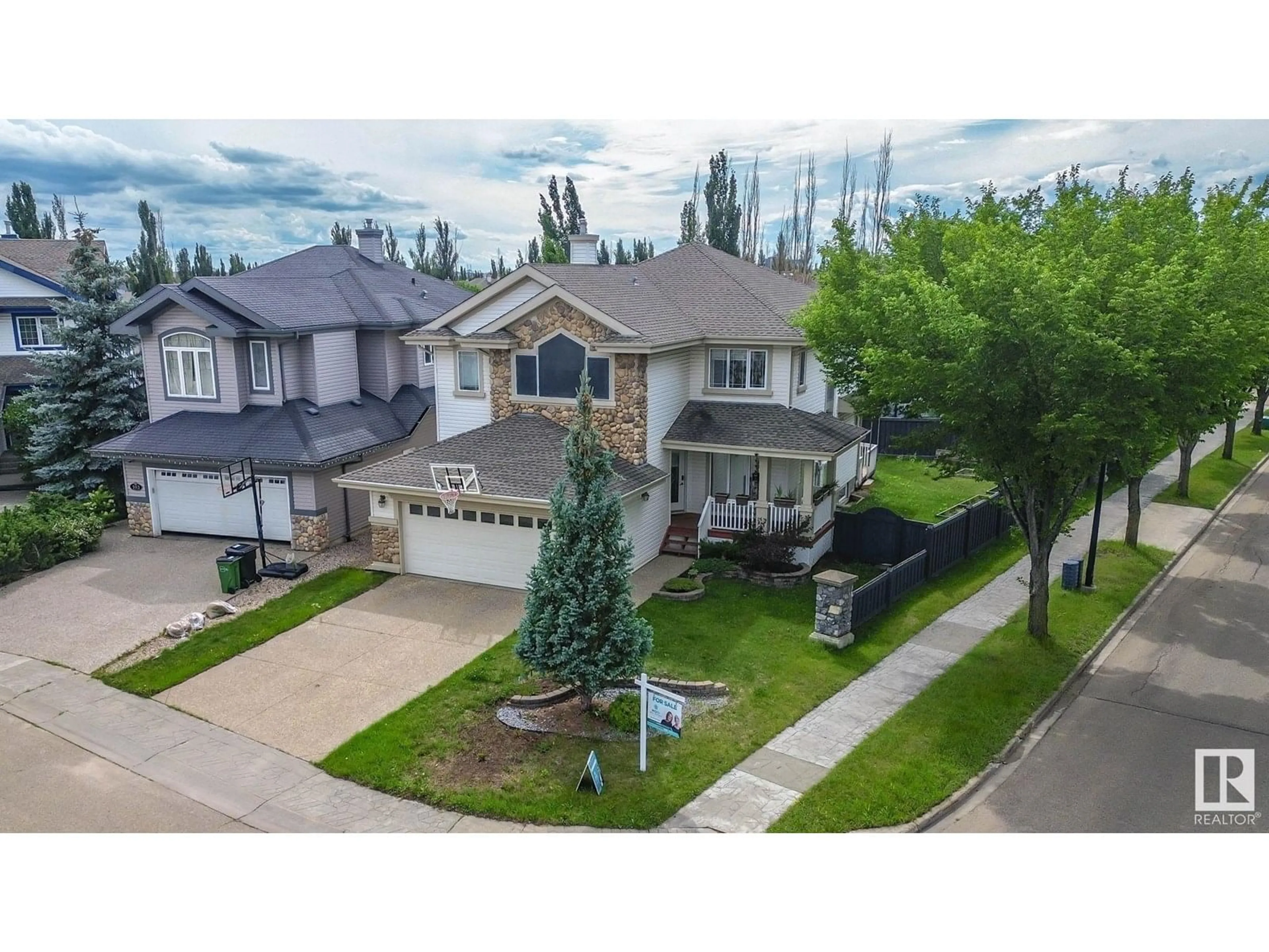A pic from outside/outdoor area/front of a property/back of a property/a pic from drone, street for 5115 TERWILLEGAR BV, Edmonton Alberta T6R3P1