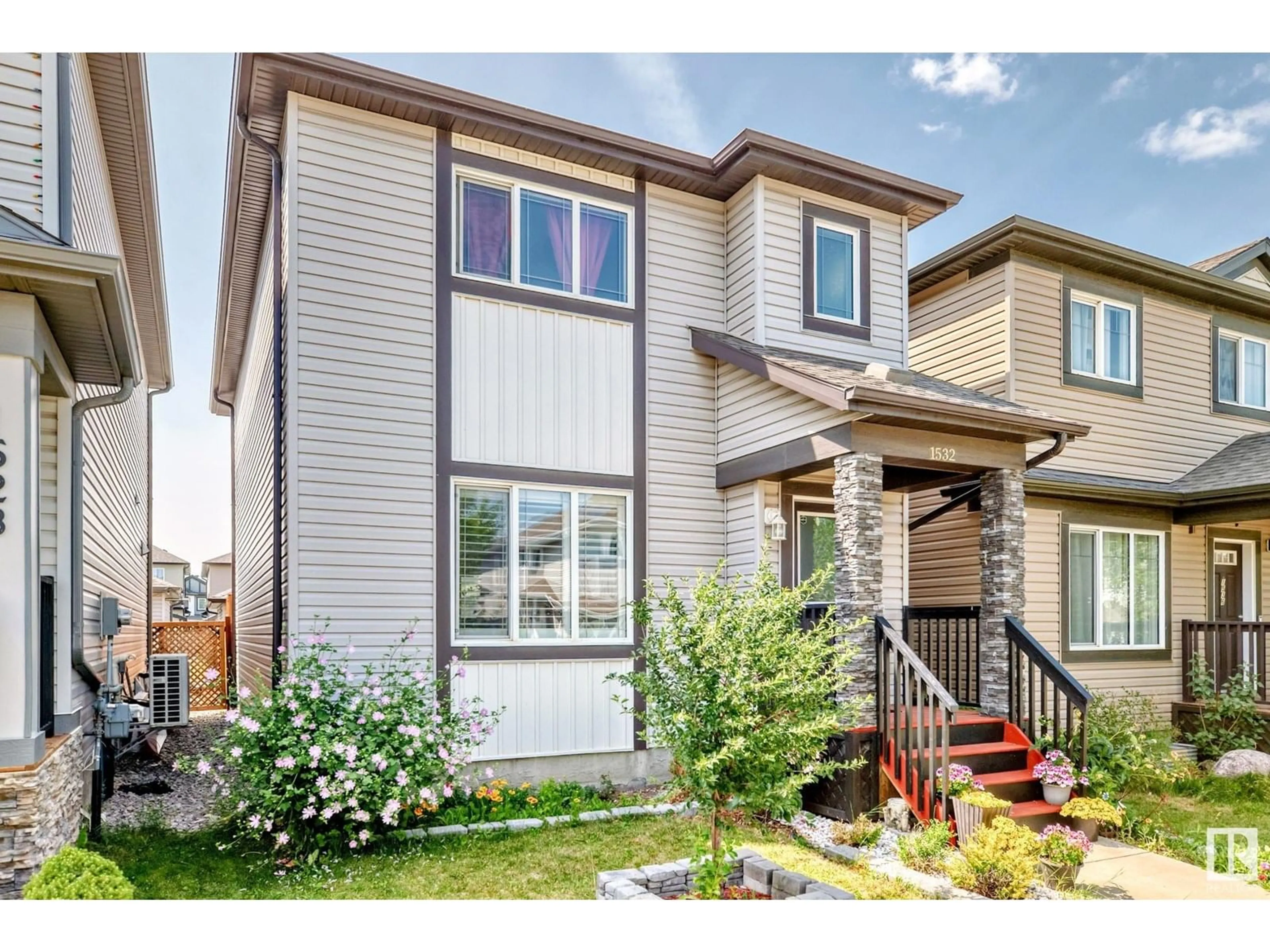 Home with vinyl exterior material, street for NW - 1532 21 ST, Edmonton Alberta T6T2B7