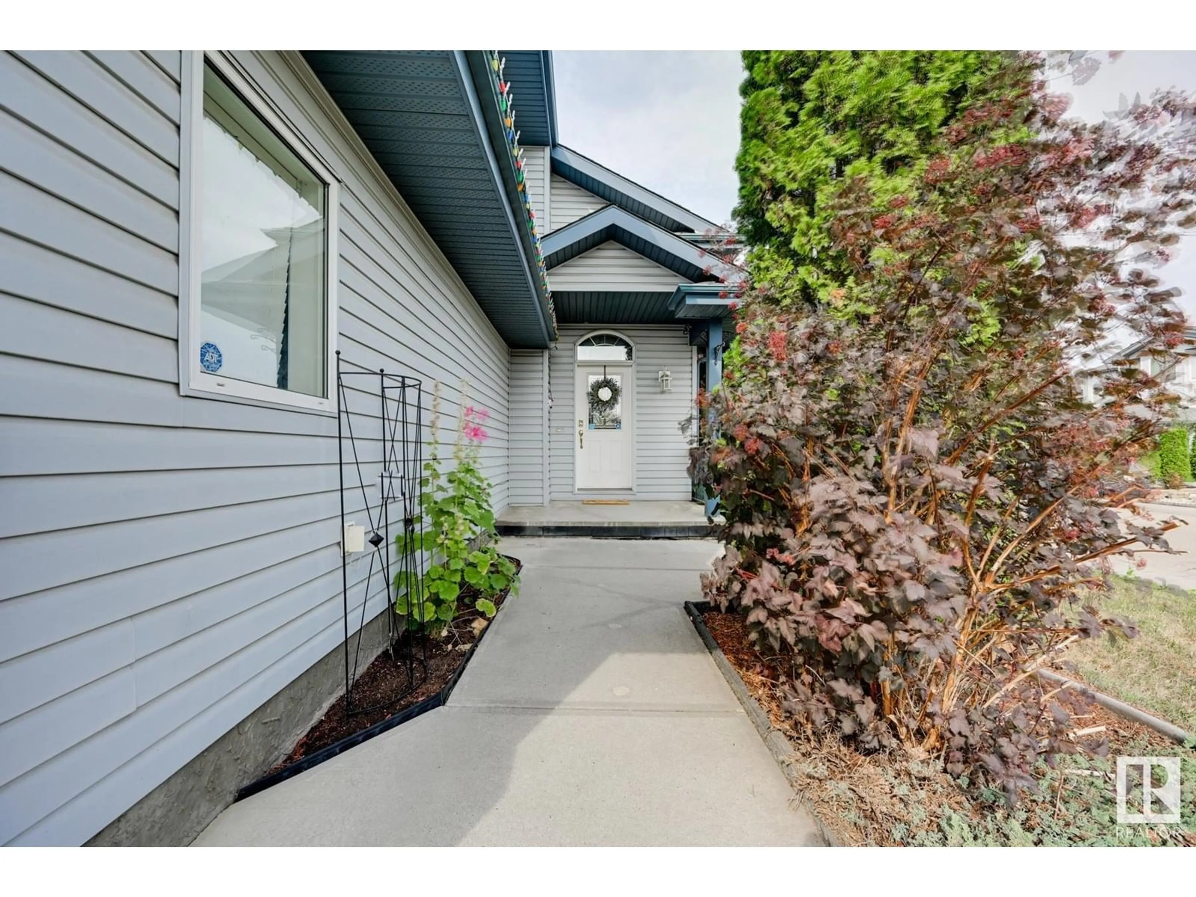 Indoor entryway for NW - 13006 141B AV, Edmonton Alberta T6V1P4