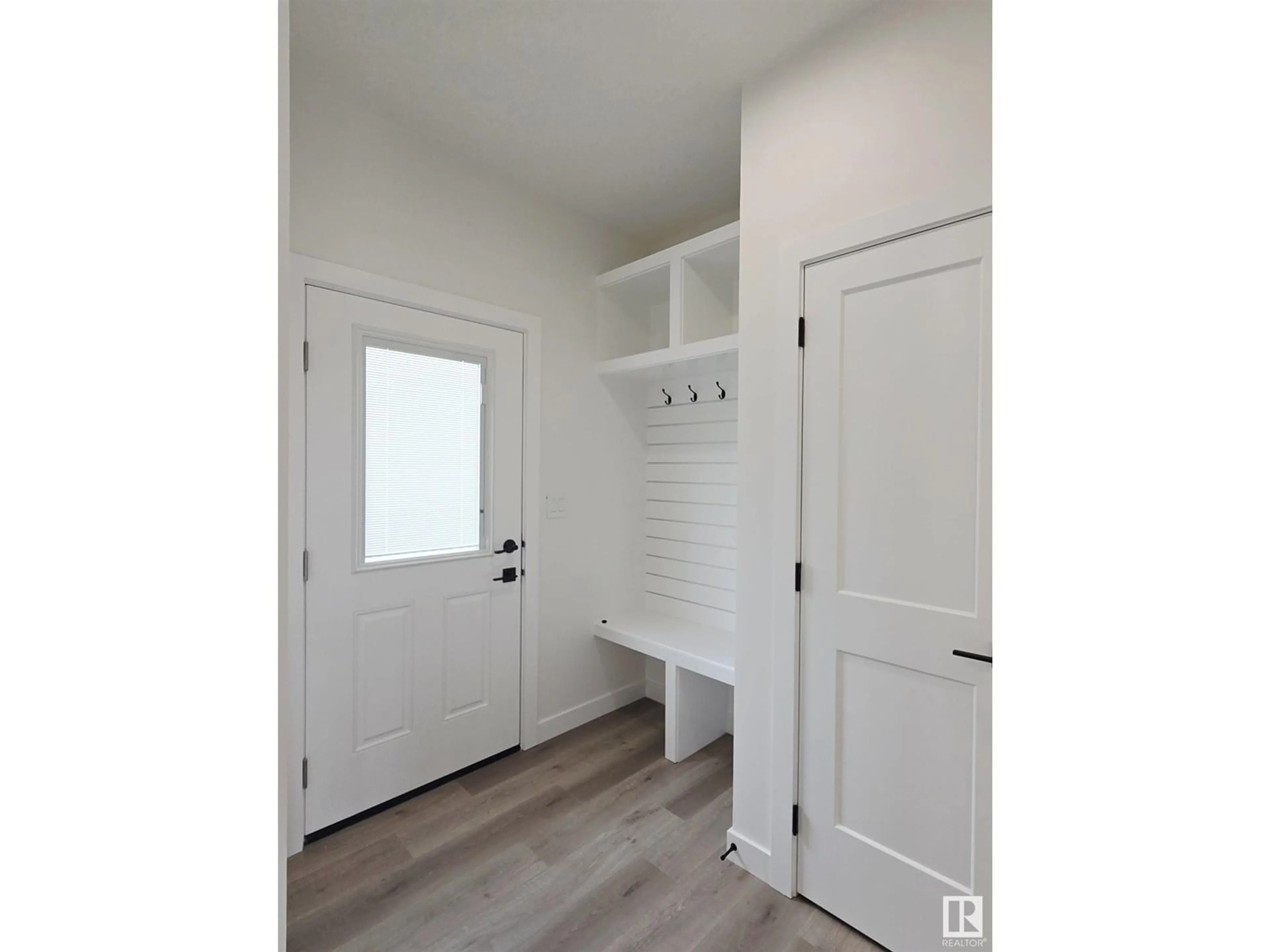 Indoor entryway for 54 WYATT RDGE, Fort Saskatchewan Alberta T8L3L7