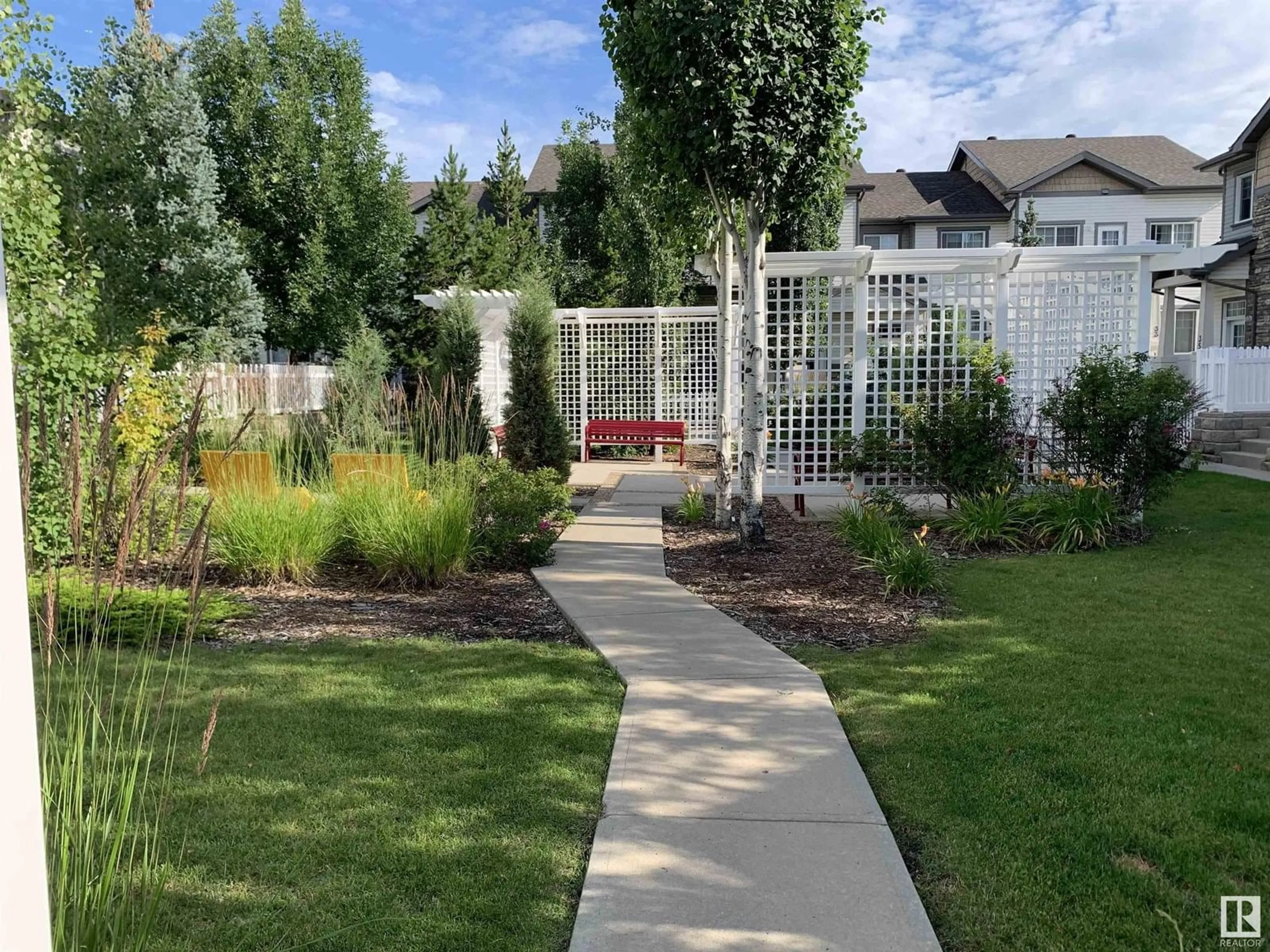 Patio, street for 4850 - 20 TERWILLEGAR COMMON NW, Edmonton Alberta T6R0T6