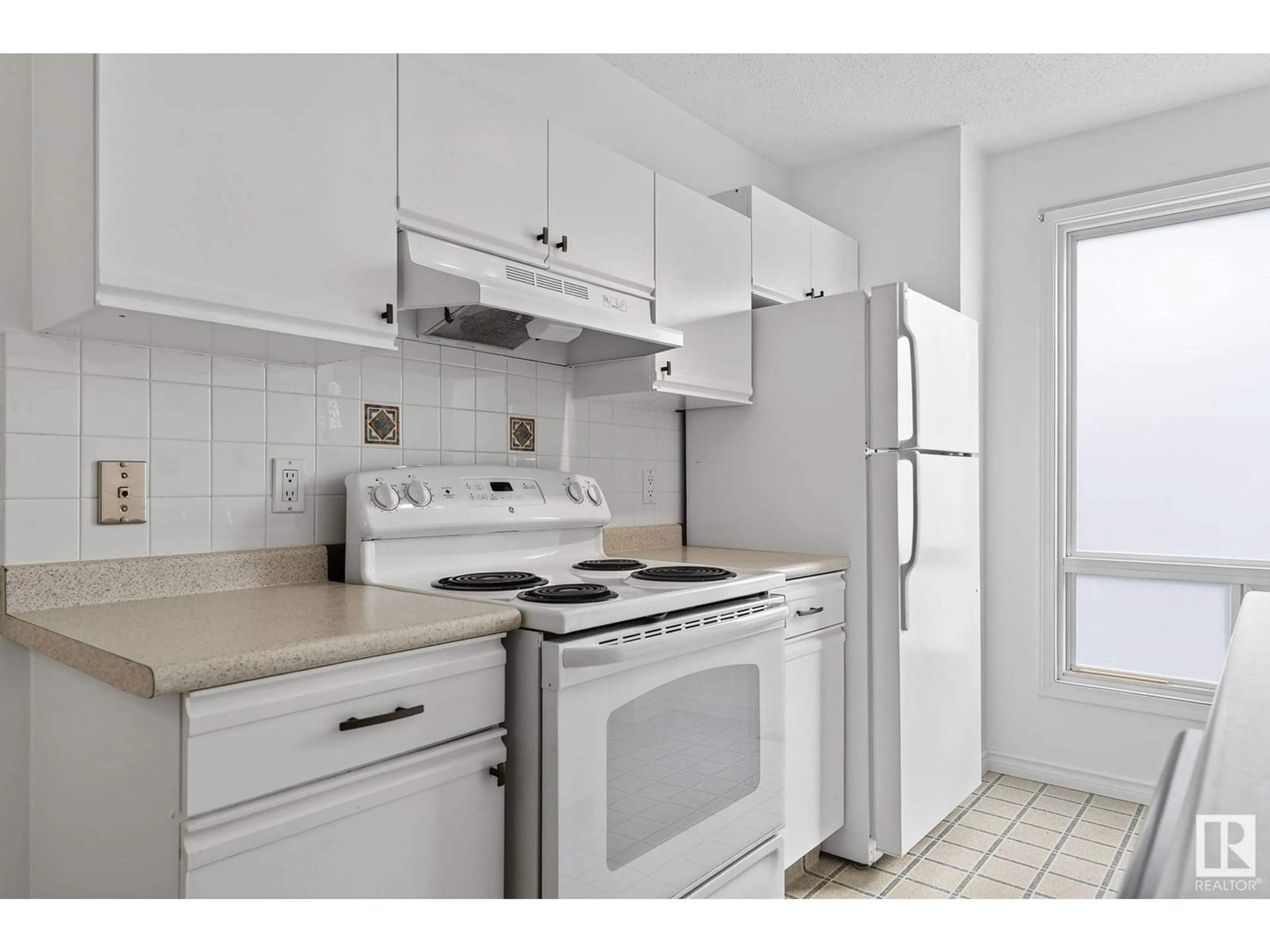 Standard kitchen, unknown for 475 DUNLUCE RD, Edmonton Alberta T5X4Y5