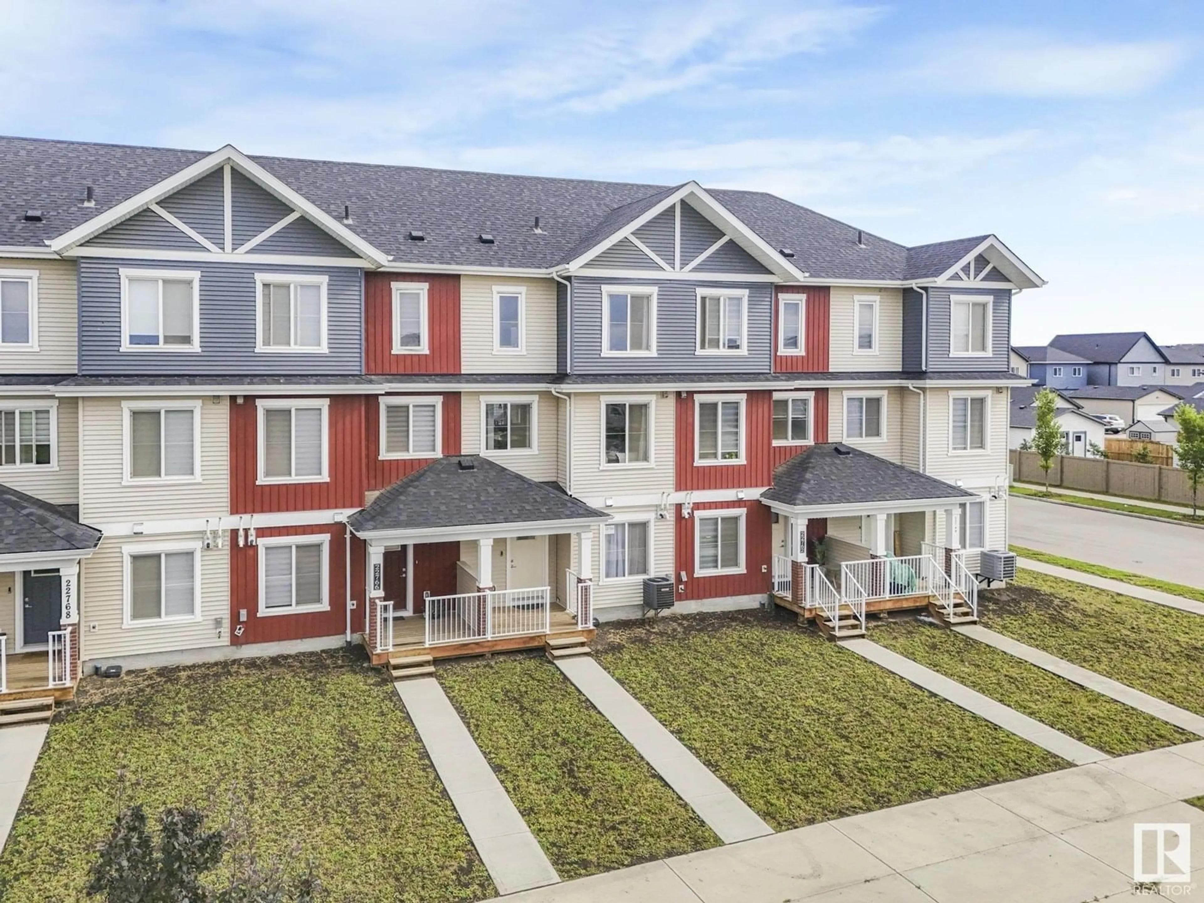 A pic from outside/outdoor area/front of a property/back of a property/a pic from drone, unknown for NW - 22764 97 AV, Edmonton Alberta T5T7S6
