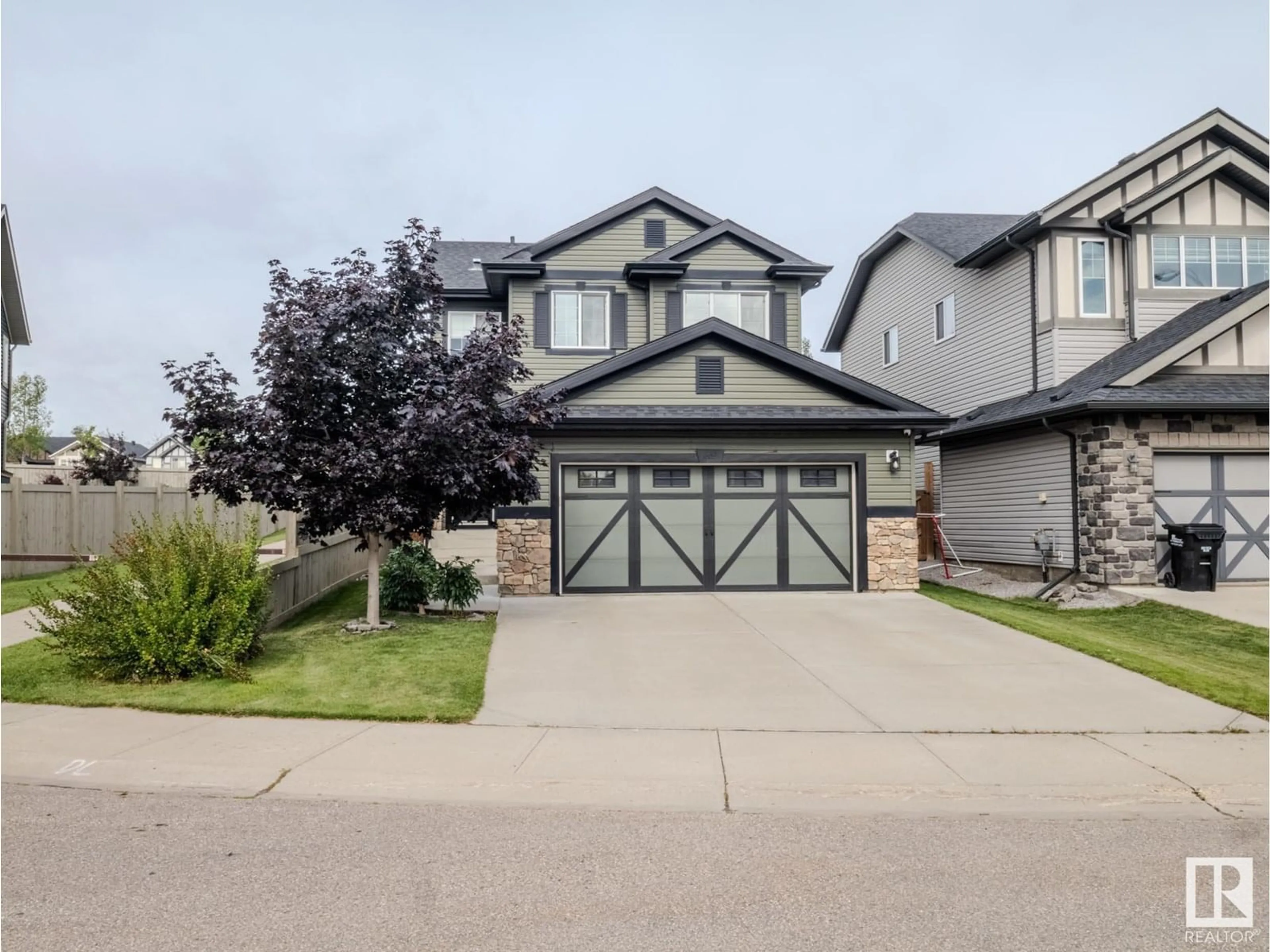 Home with vinyl exterior material, street for 669 ARMITAGE CR, Sherwood Park Alberta T8H0T7
