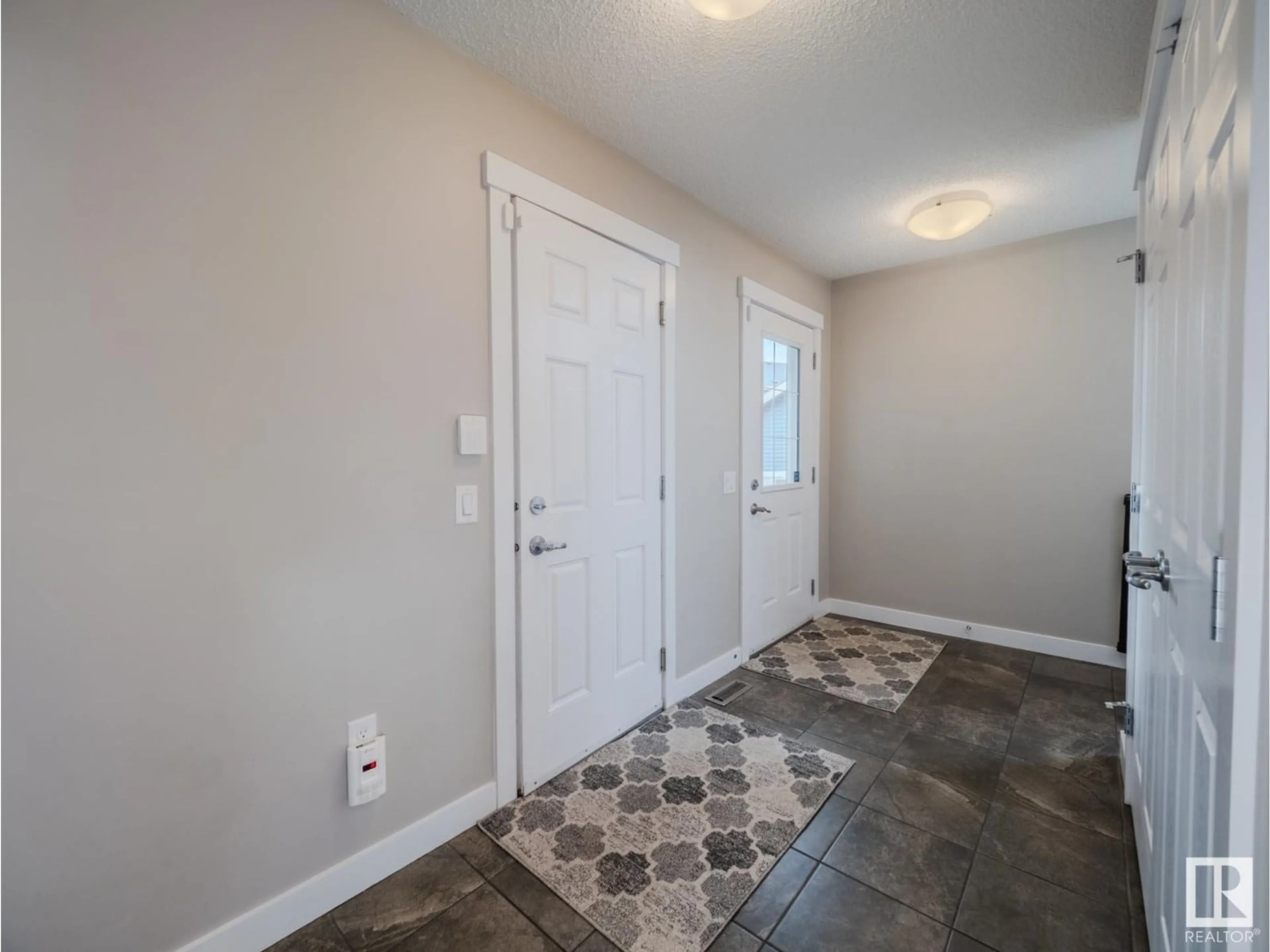 Indoor entryway for 669 ARMITAGE CR, Sherwood Park Alberta T8H0T7