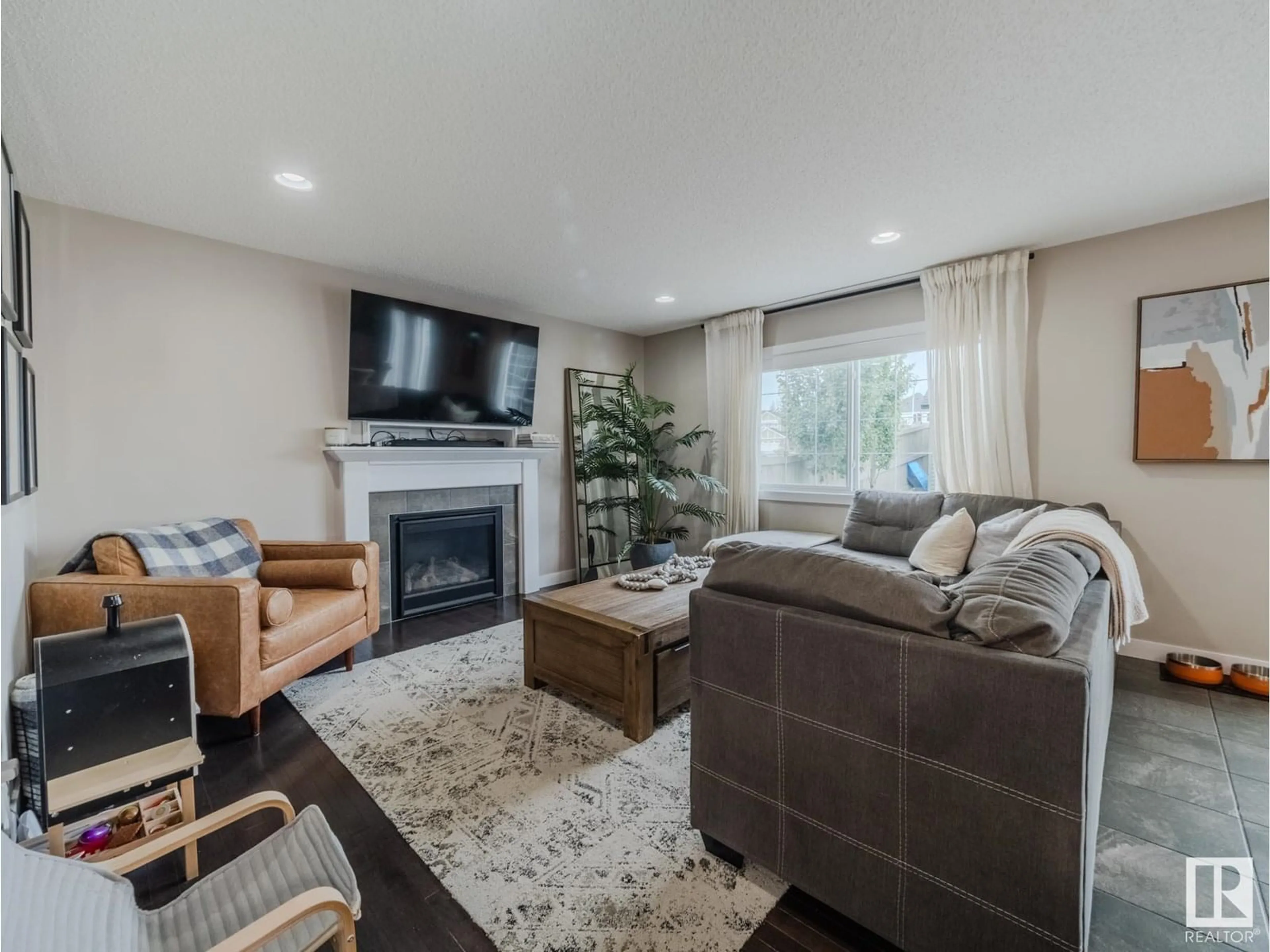 Living room with furniture, unknown for 669 ARMITAGE CR, Sherwood Park Alberta T8H0T7