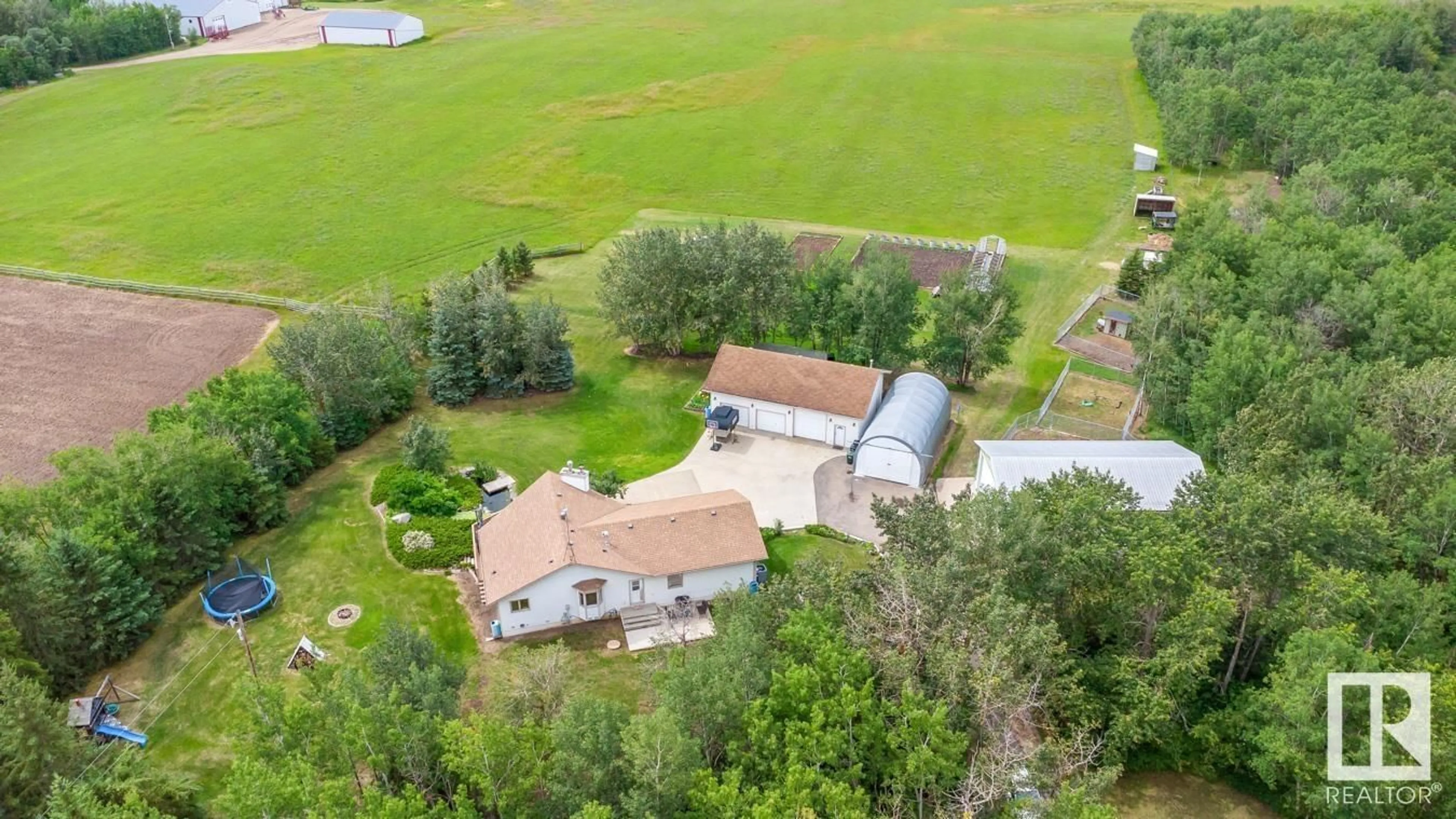 A pic from outside/outdoor area/front of a property/back of a property/a pic from drone, unknown for 52044 RGE ROAD 204, Rural Strathcona County Alberta T8G1G3