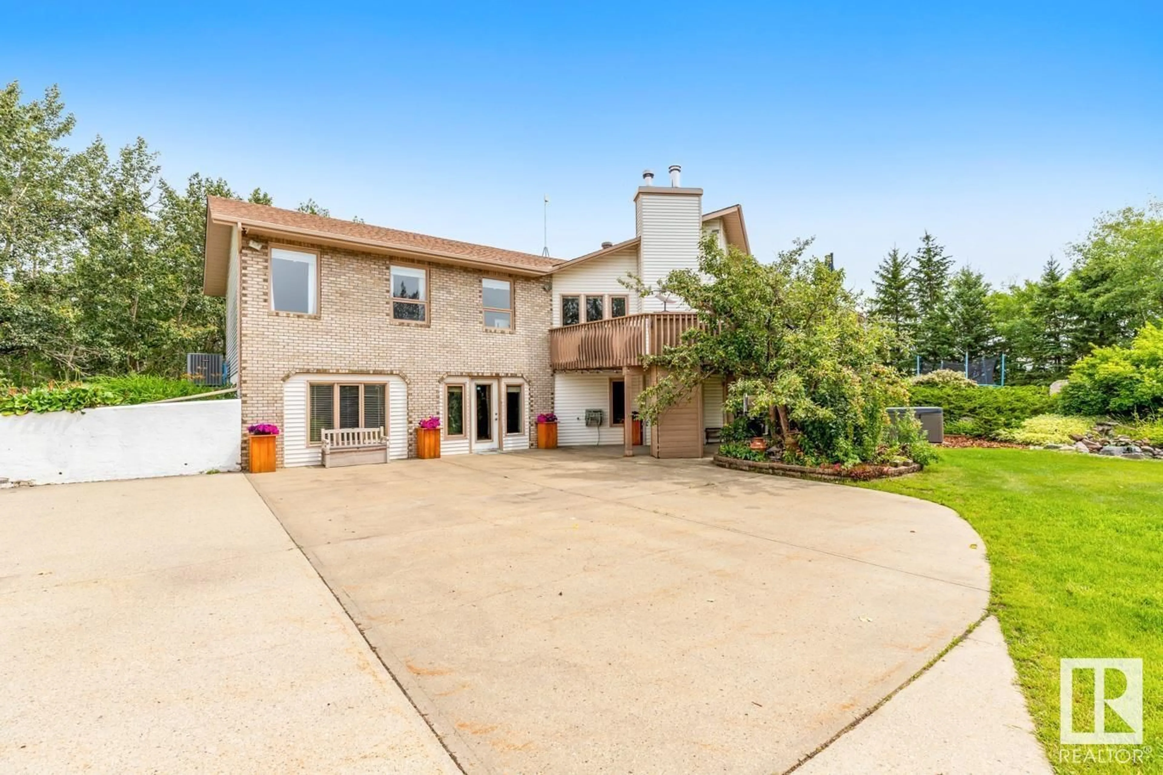 A pic from outside/outdoor area/front of a property/back of a property/a pic from drone, unknown for 52044 RGE ROAD 204, Rural Strathcona County Alberta T8G1G3