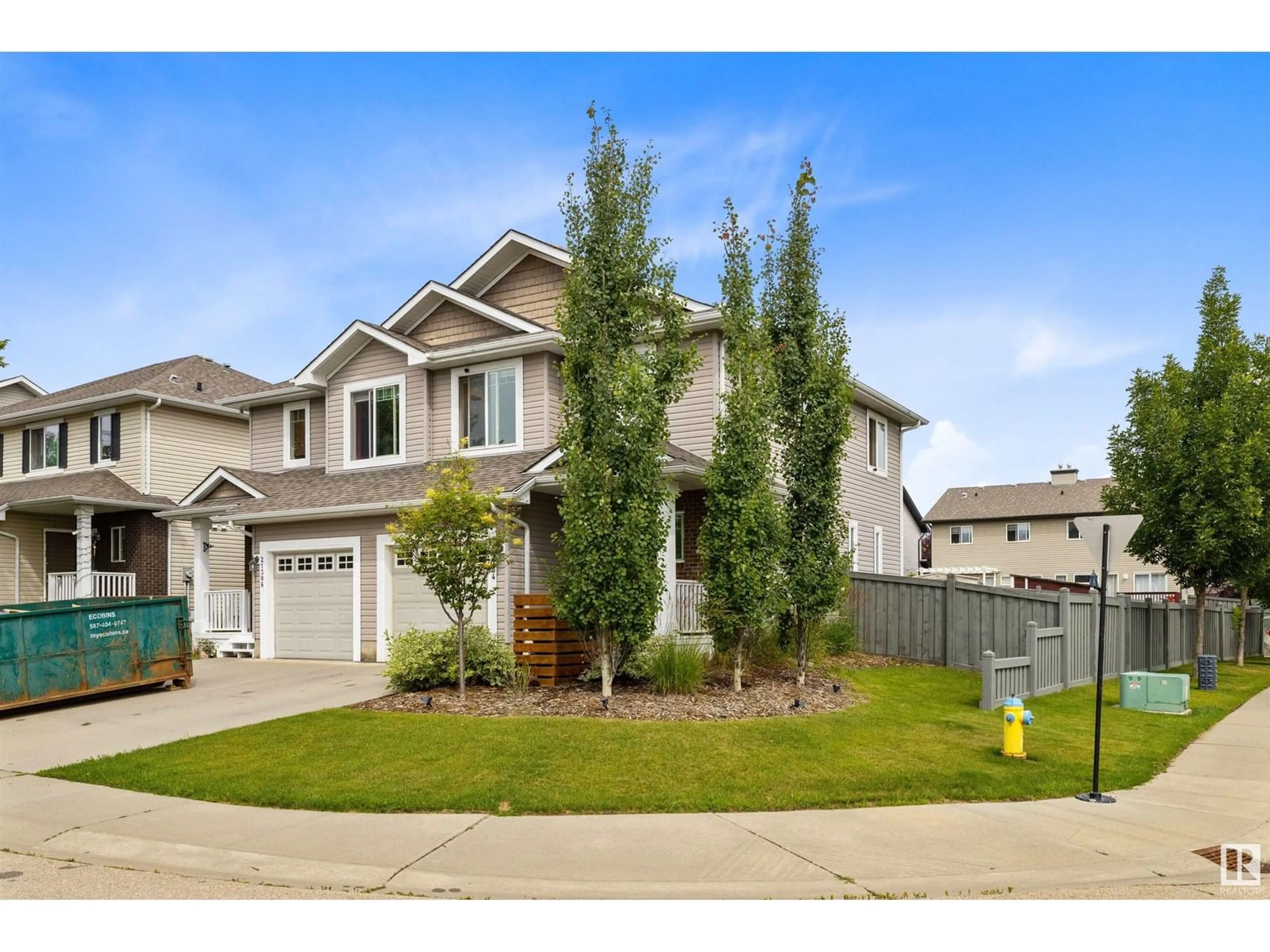 Home with vinyl exterior material, street for 21304 46 AV, Edmonton Alberta T6M0G9