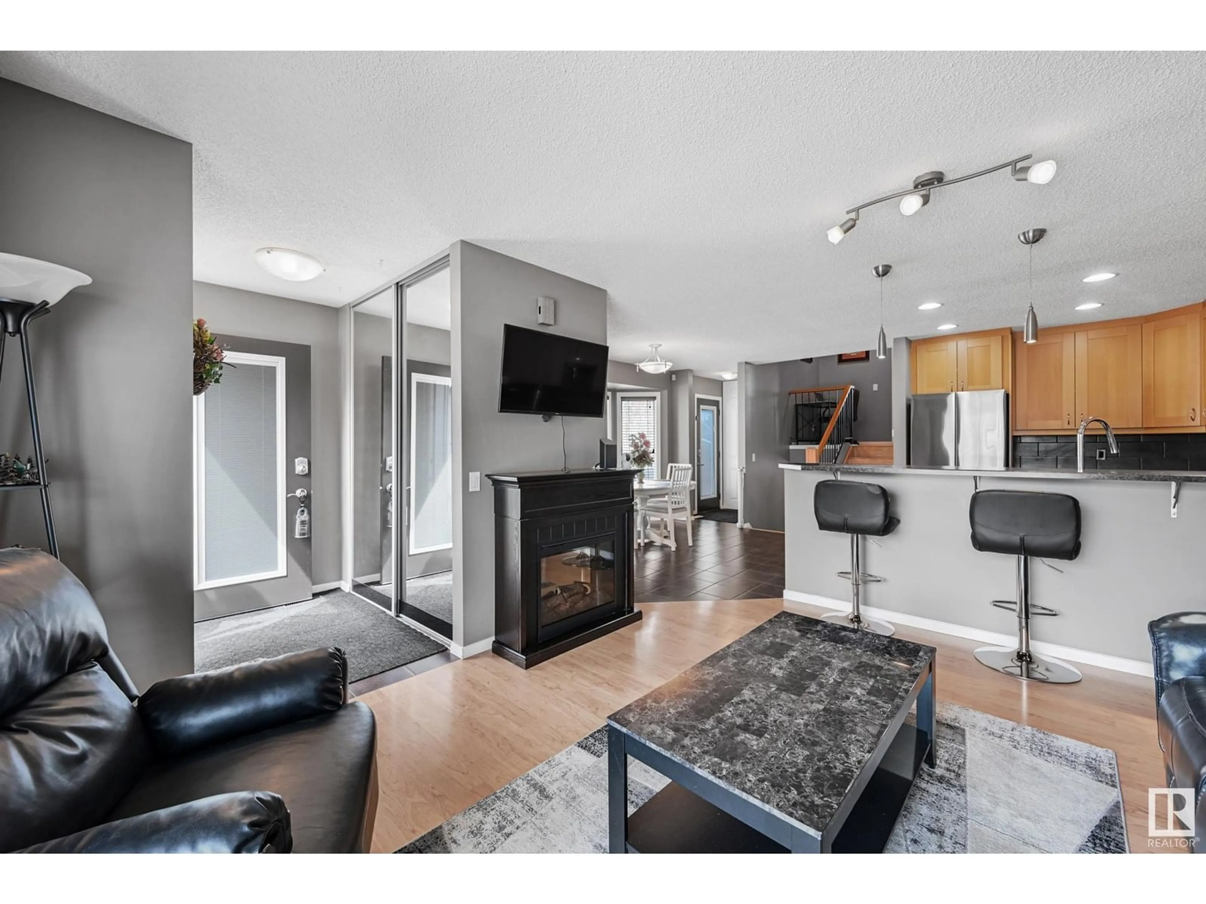Open concept kitchen, unknown for 193 HYNDMAN CR, Edmonton Alberta T5A4X6