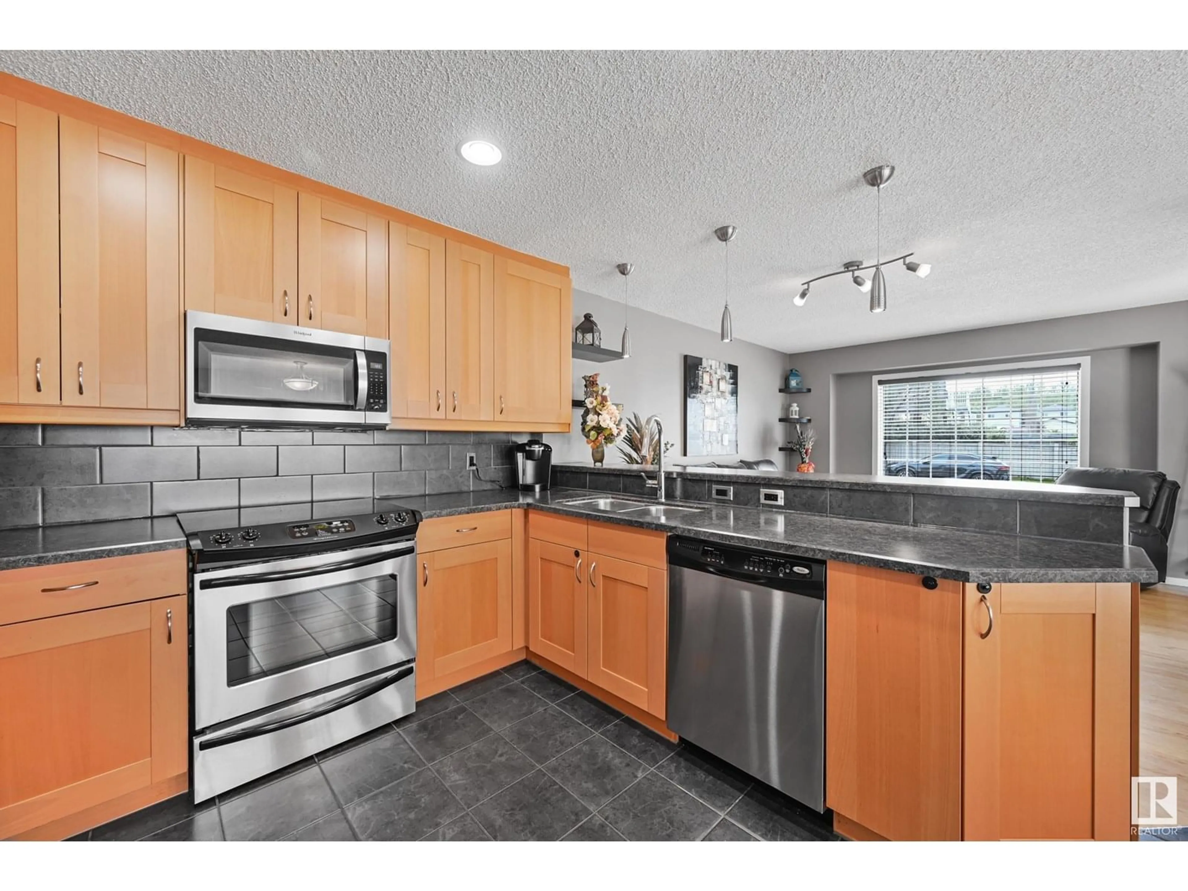 Standard kitchen, ceramic/tile floor for 193 HYNDMAN CR, Edmonton Alberta T5A4X6