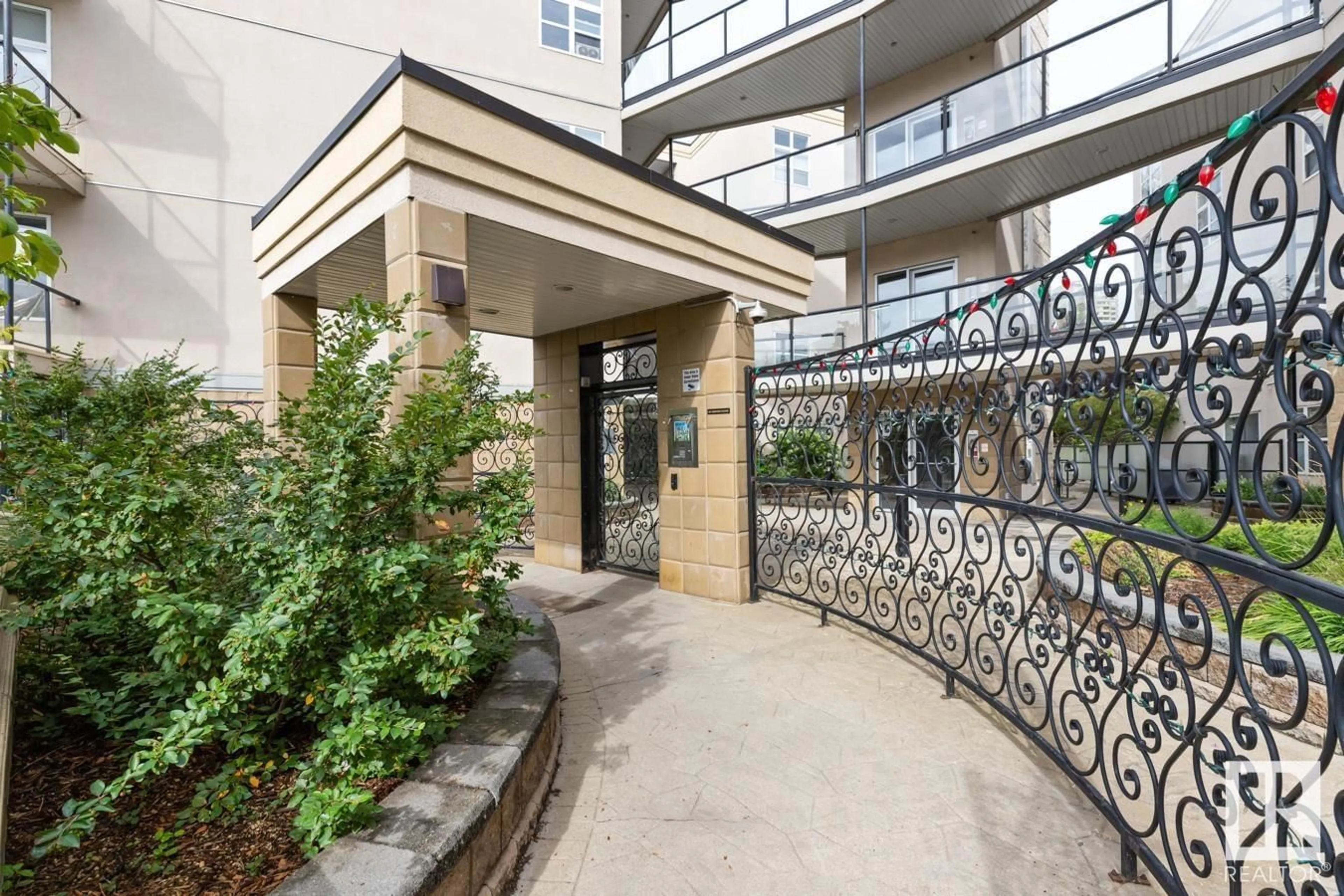 Unknown for 202 - 9804 101 ST, Edmonton Alberta T5K2X3