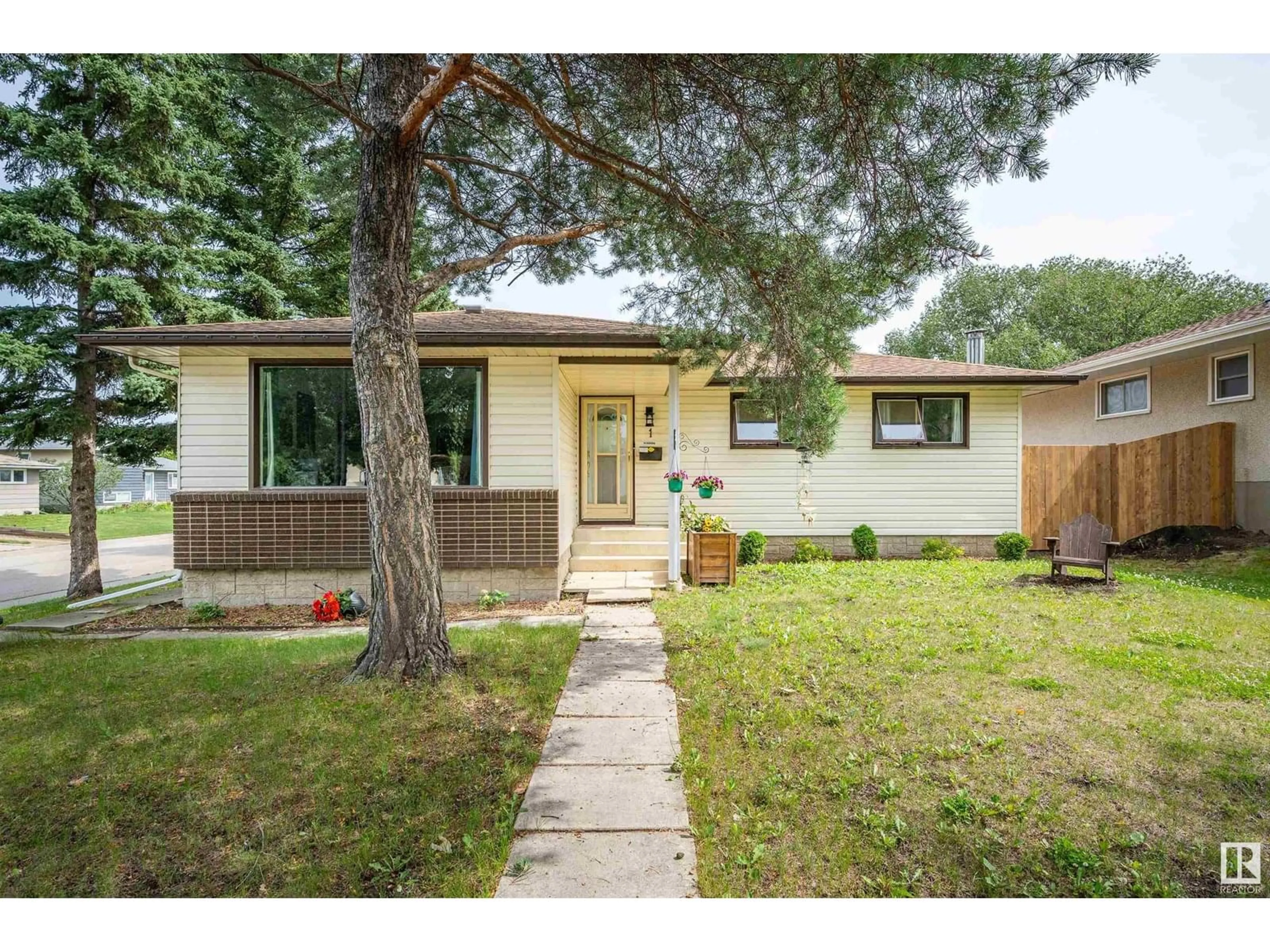 Home with vinyl exterior material, street for 1 MANOR DR, Sherwood Park Alberta T8A0S1