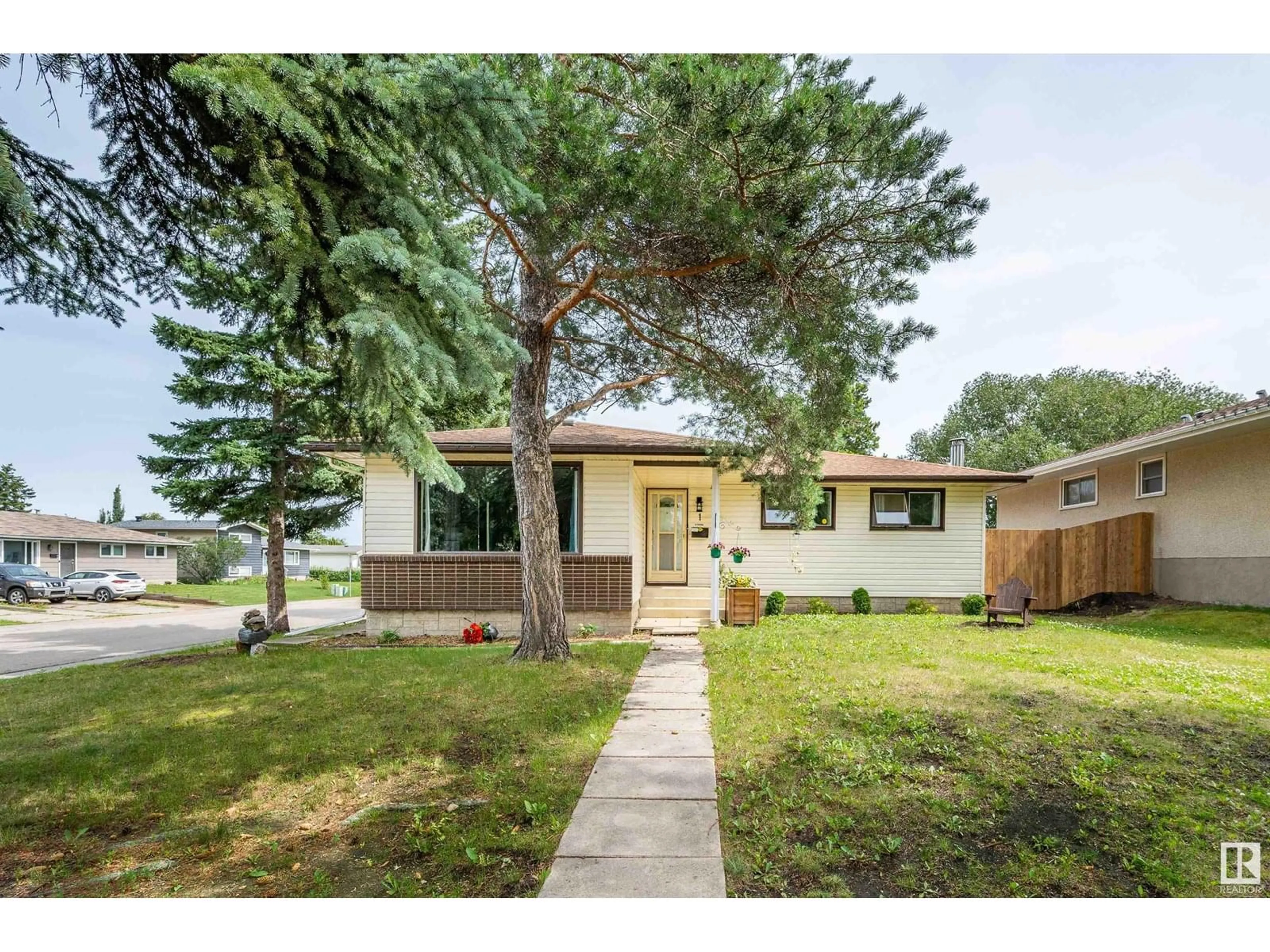 Home with vinyl exterior material, street for 1 MANOR DR, Sherwood Park Alberta T8A0S1