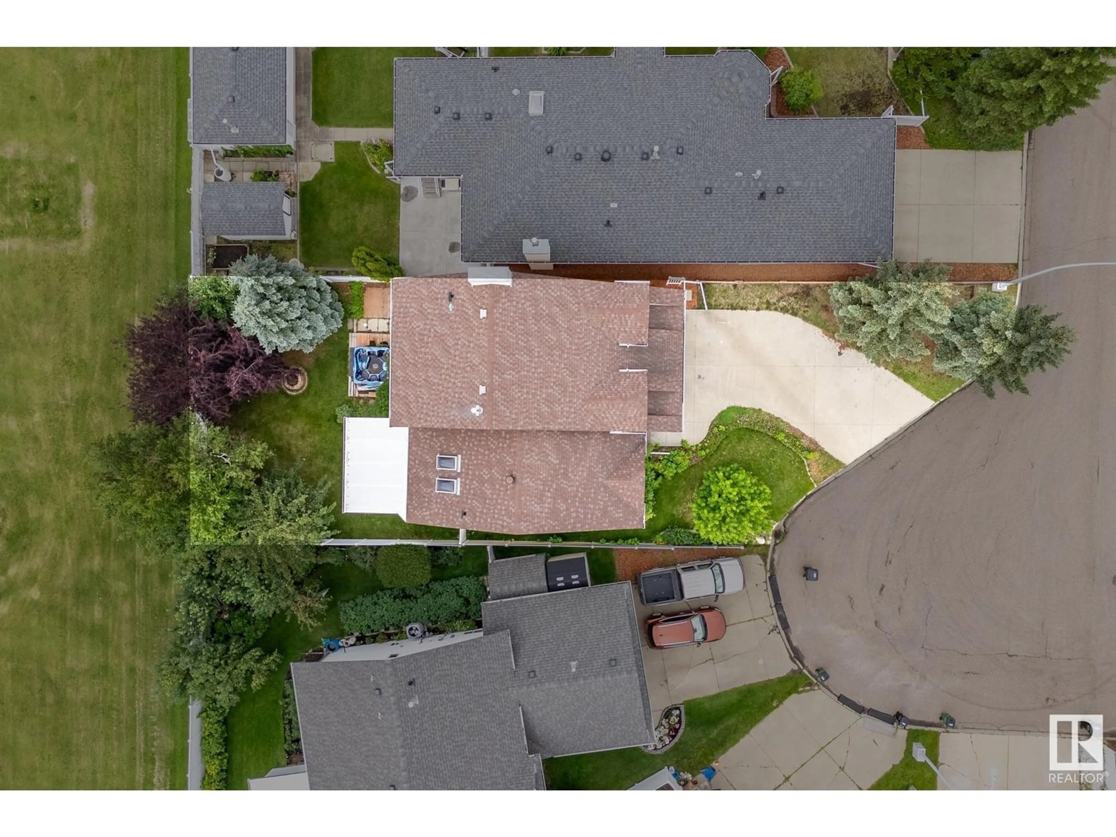 A pic from outside/outdoor area/front of a property/back of a property/a pic from drone, street for 15007 51 ST, Edmonton Alberta T5A4X3