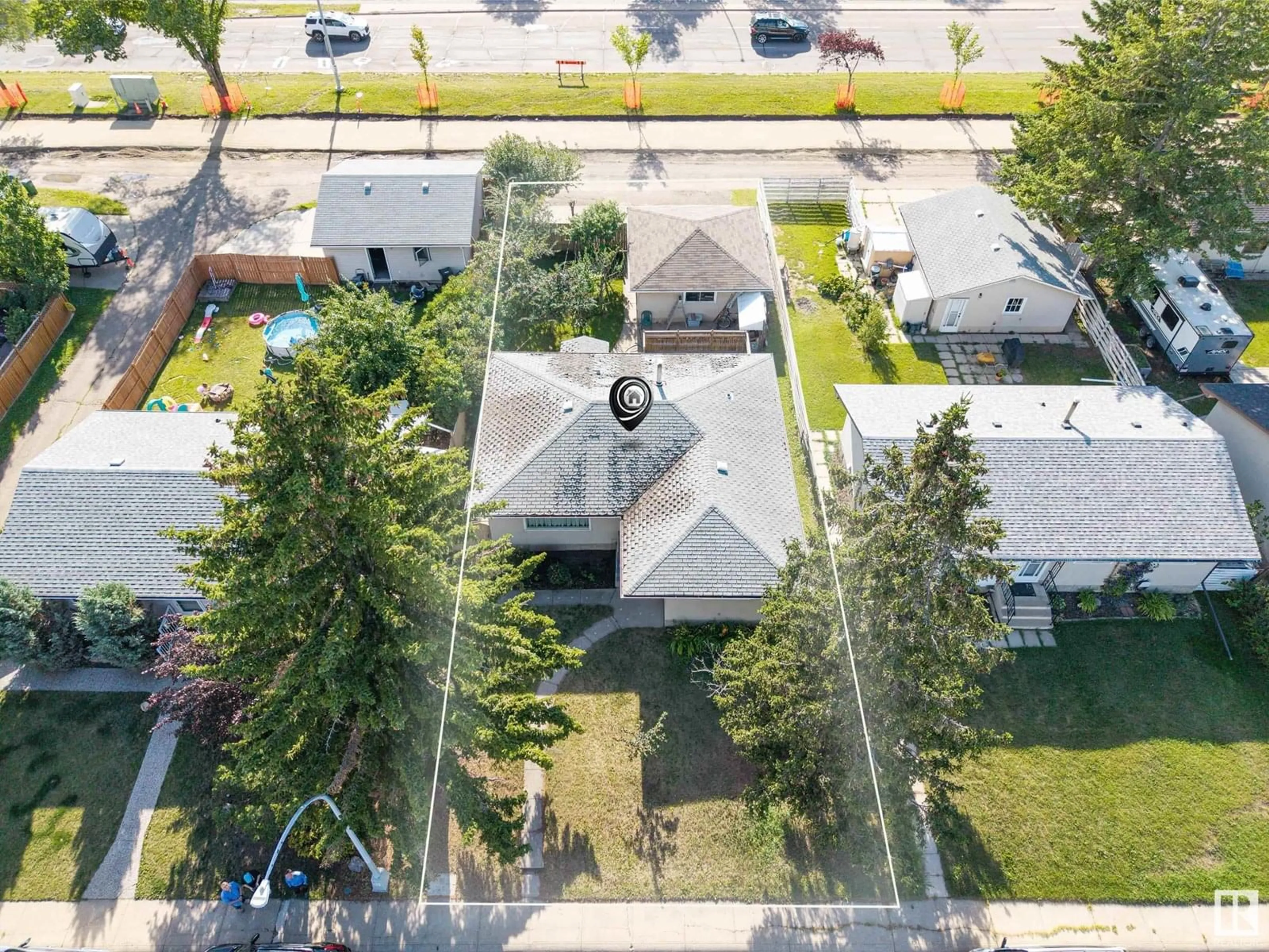 A pic from outside/outdoor area/front of a property/back of a property/a pic from drone, street for NW - 14424 65 ST, Edmonton Alberta T5A2E7