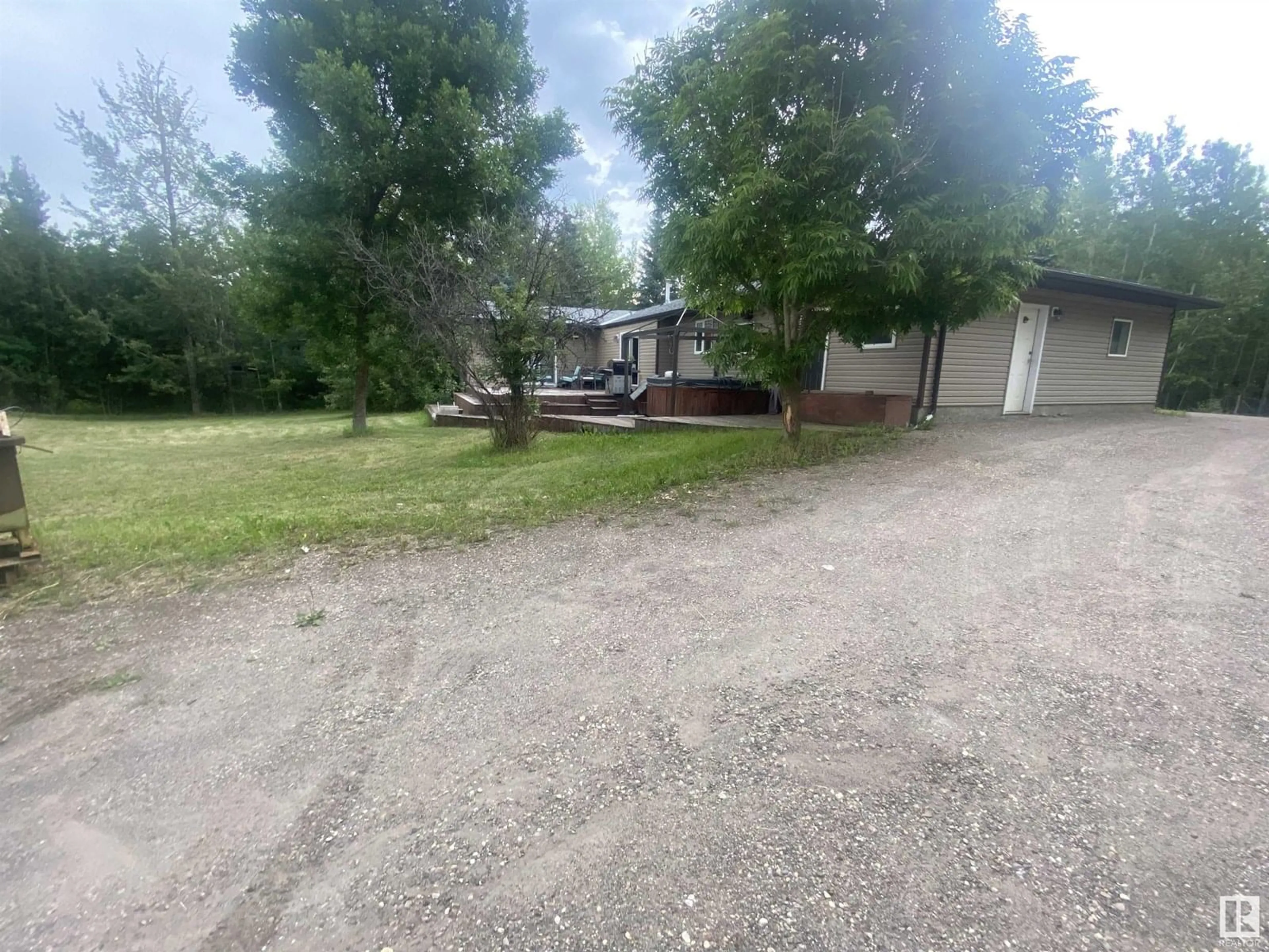 A pic from outside/outdoor area/front of a property/back of a property/a pic from drone, street for 51049 - 62 RGE ROAD 215, Rural Strathcona County Alberta T8E1G7