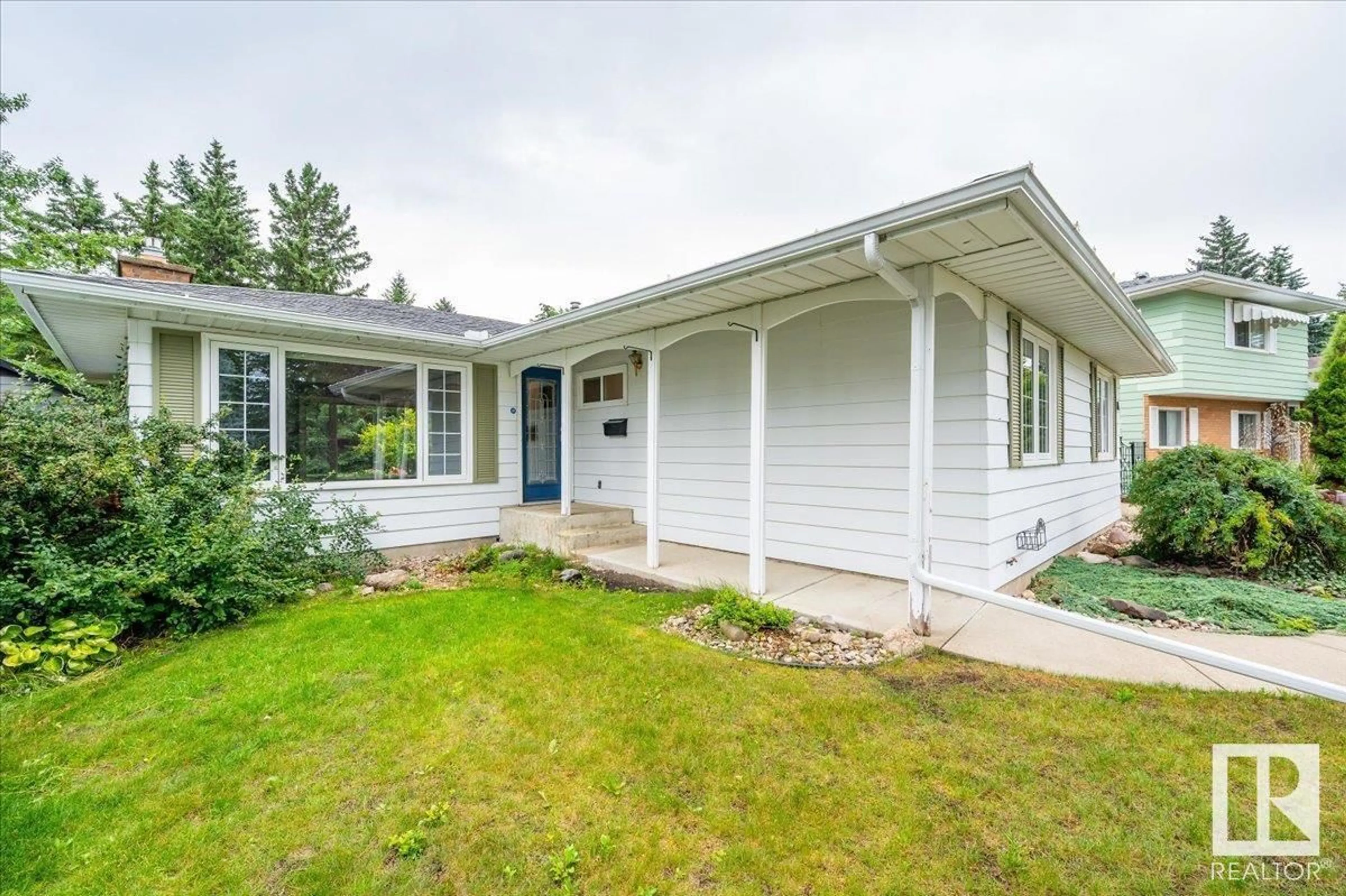 Home with vinyl exterior material, unknown for 5831 143A ST, Edmonton Alberta T6H4G4