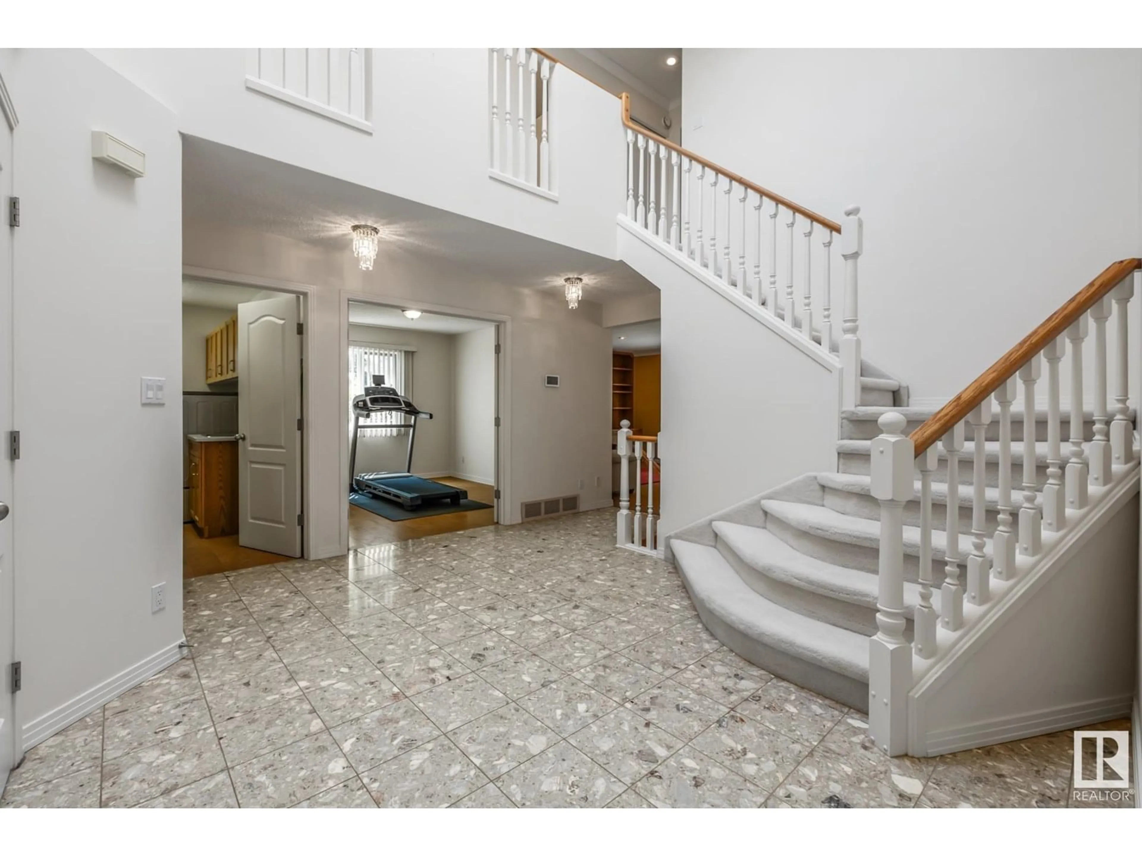 Indoor foyer for 322 BURTON RD, Edmonton Alberta T6R2G7